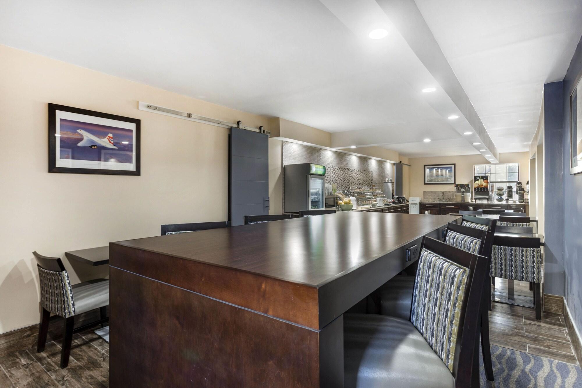 Sala de Reuniones Quality Inn & Suites Airport