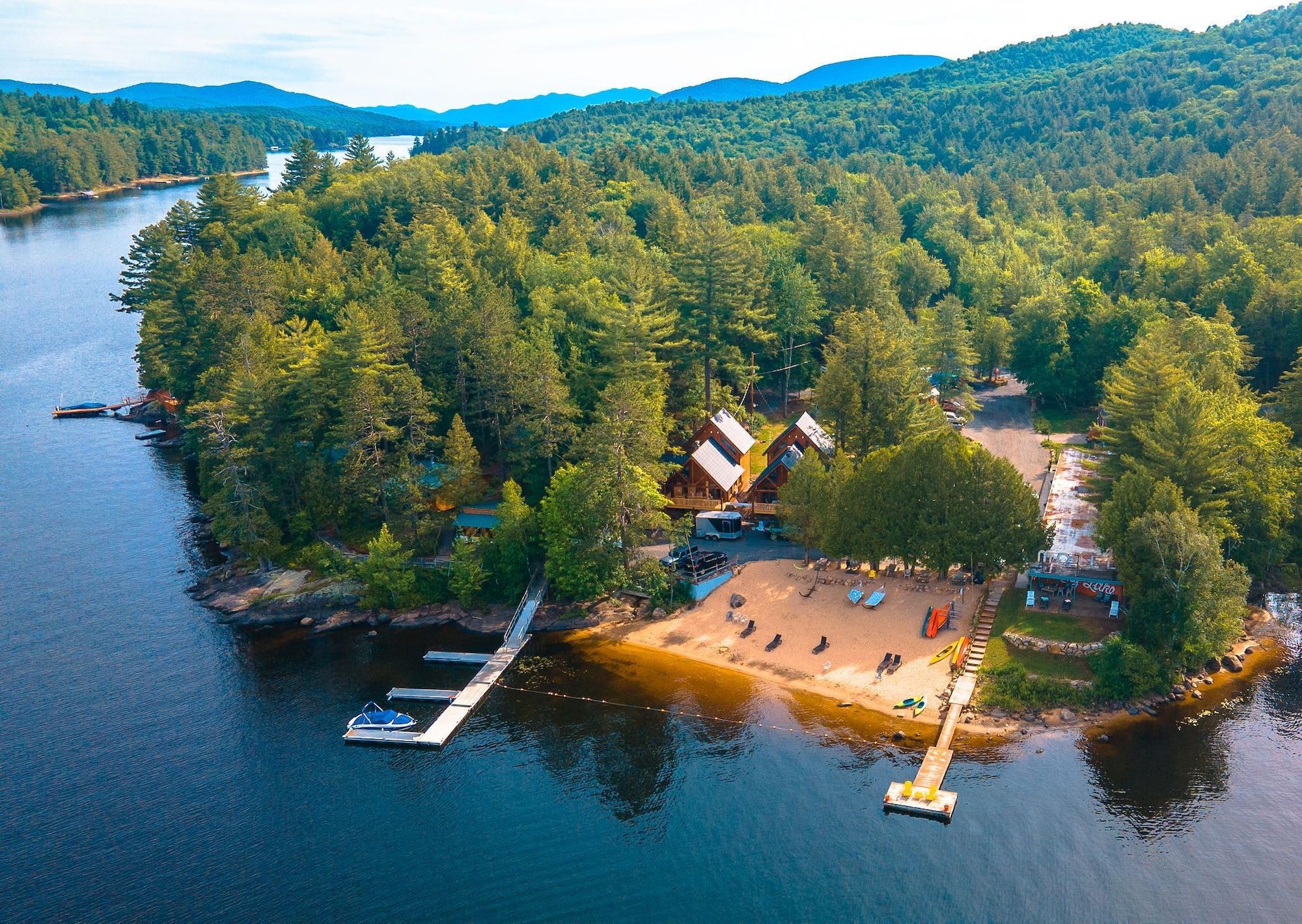 Varios Motel Long Lake and Cottages