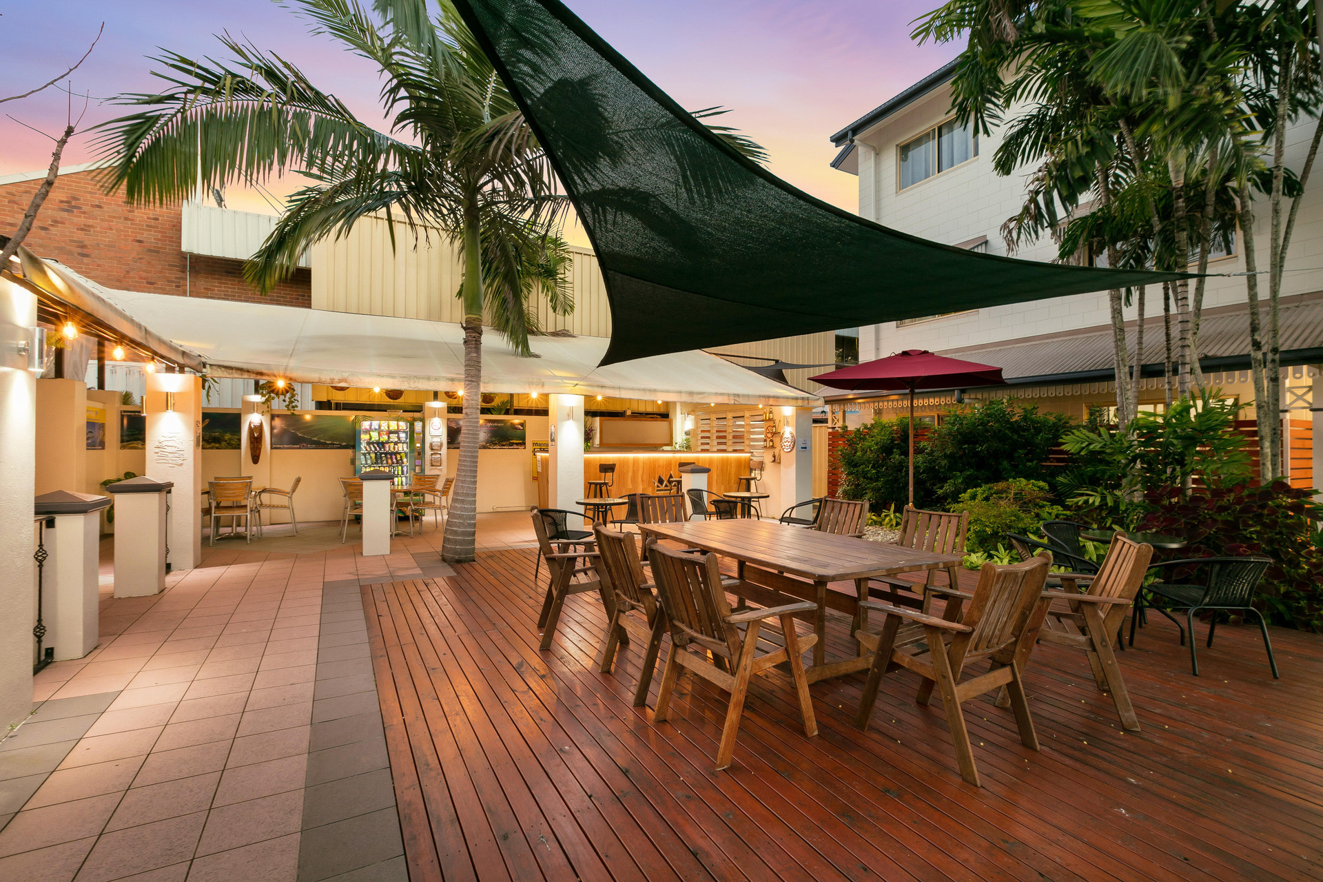 Vista Exterior Cairns Queens Court