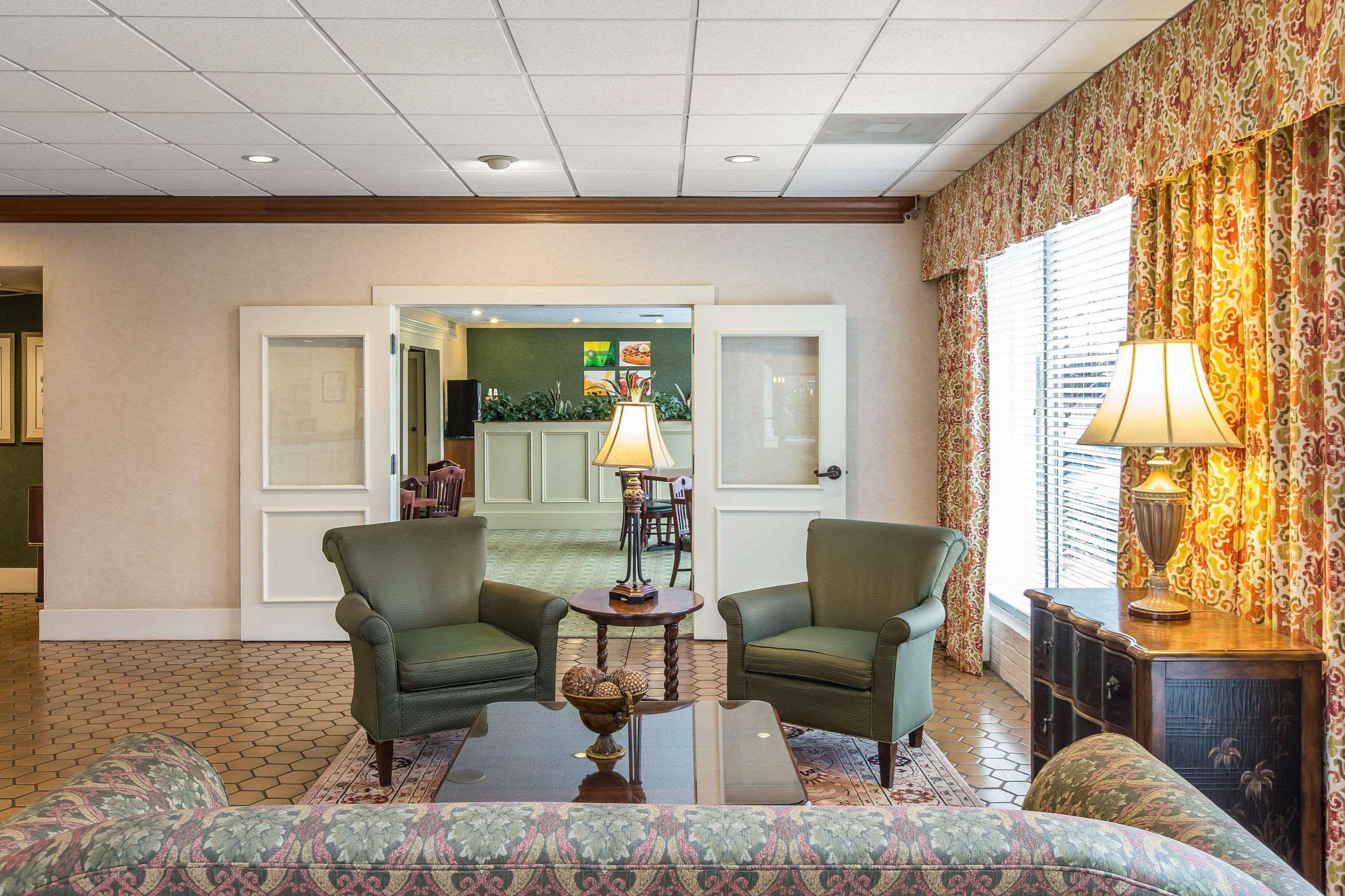 Vista Lobby Quality Inn & Suites McDonough South I-75