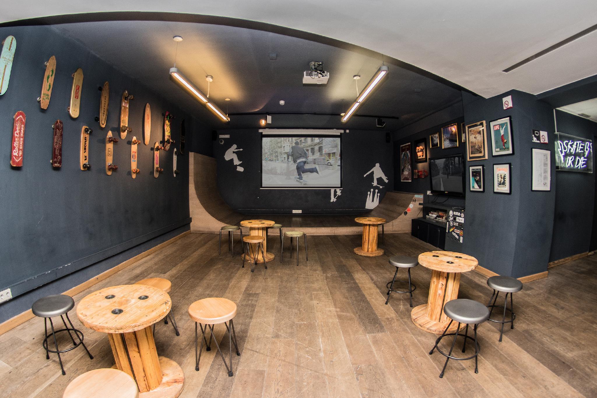 Instalaciones Recreativas Sant Jordi Hostels Sagrada Familia