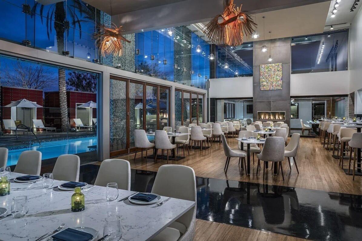 Restaurant Palms Place - Strip View - High floor