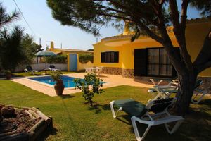 Alquiler Vacacional - Villa Pera-Perfect for families w/ private pool, bbq & garden inside 3acre farm