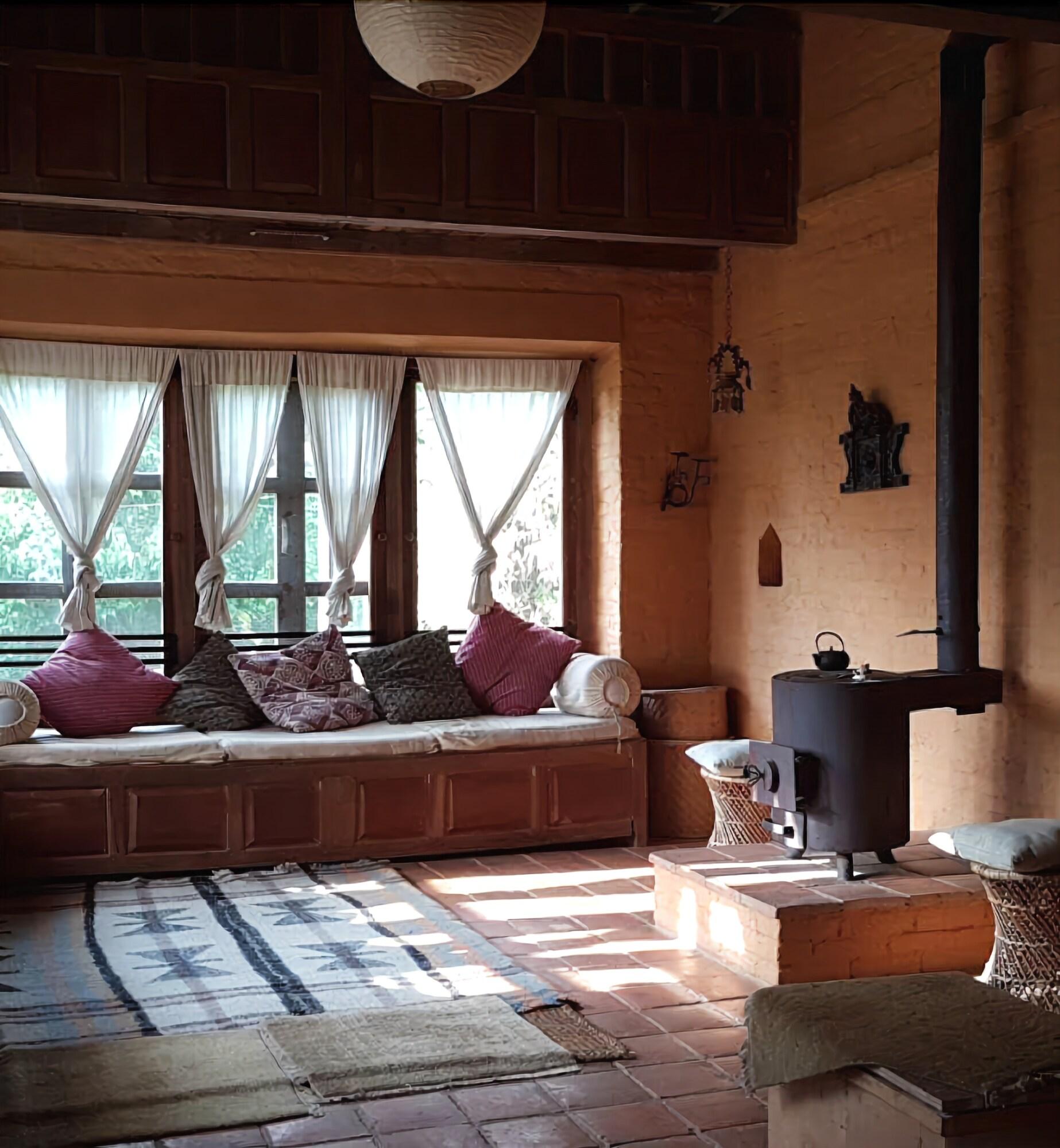 Varios Lamatar Lodge