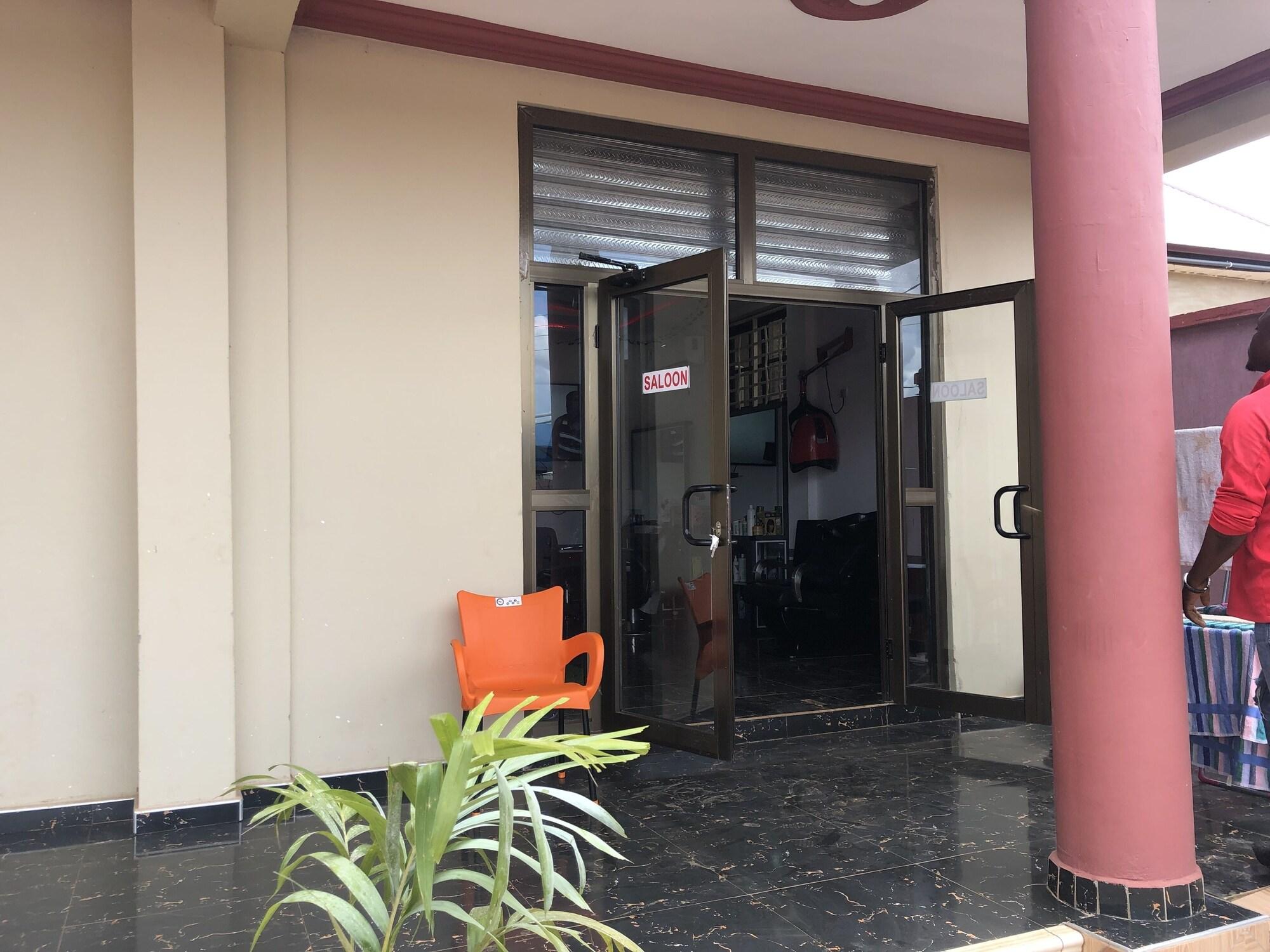 Vista Exterior De Capital Hotels & Restaurants