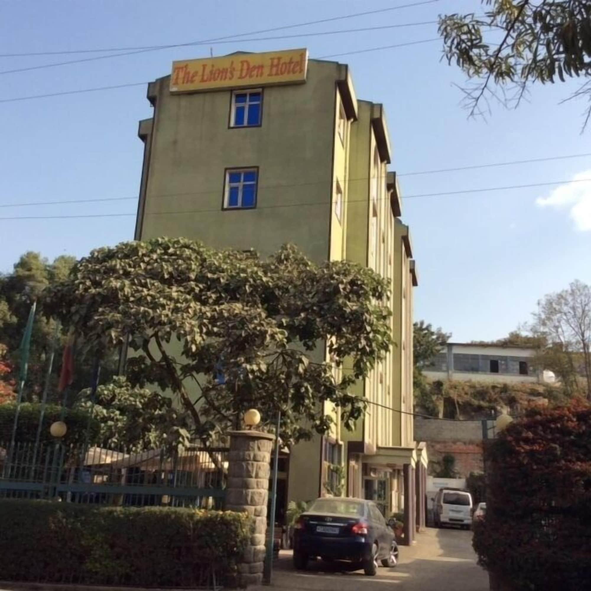 Varios The Lions Den Hotel