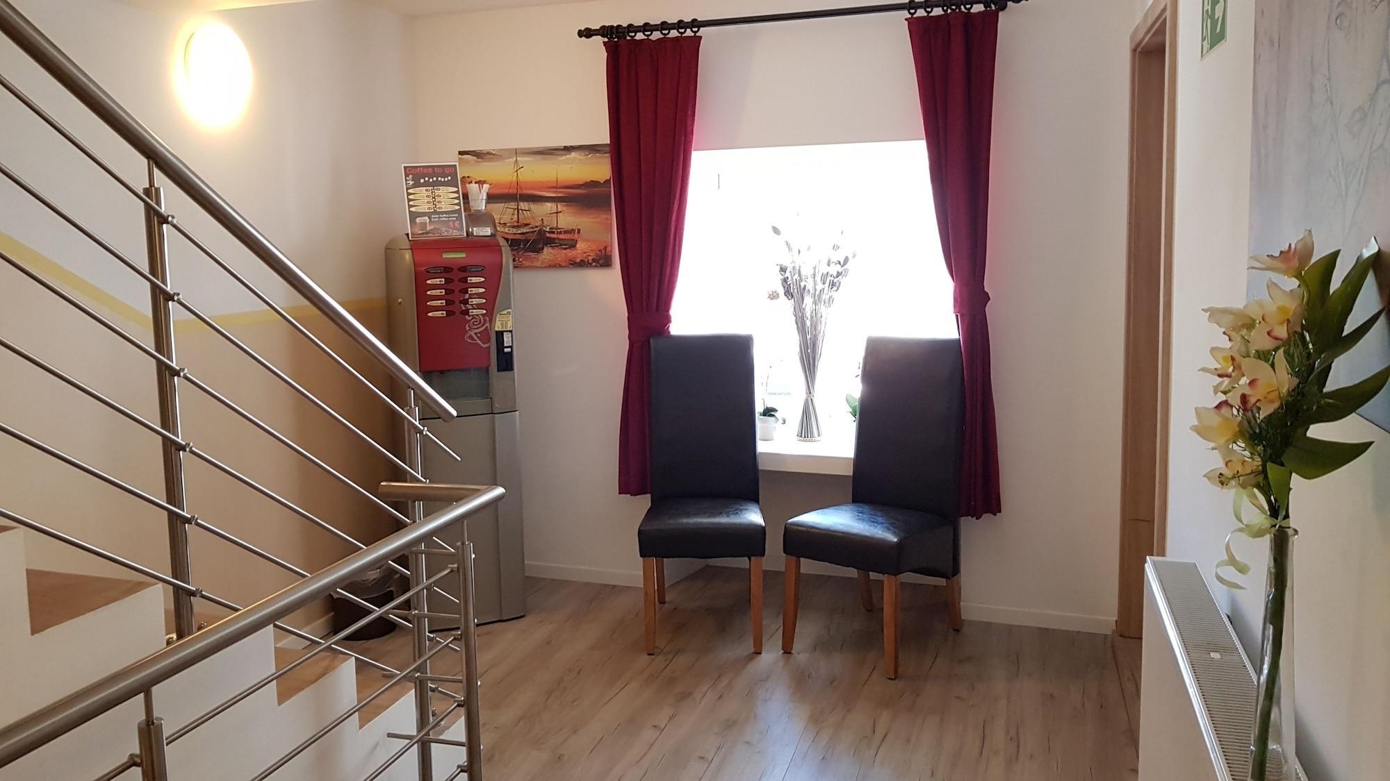 Vista Lobby Garni City Hotel