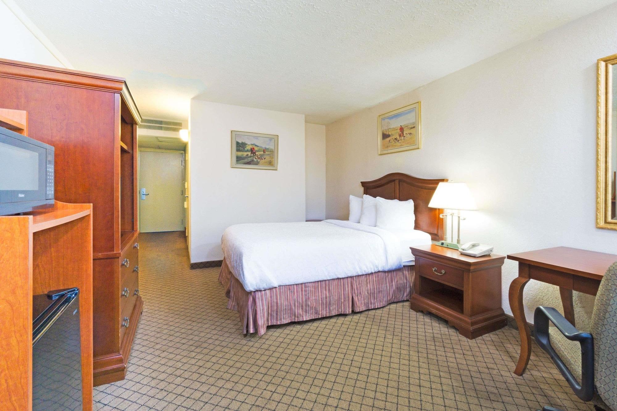 Habitación Days Inn by Wyndham Columbus Airport