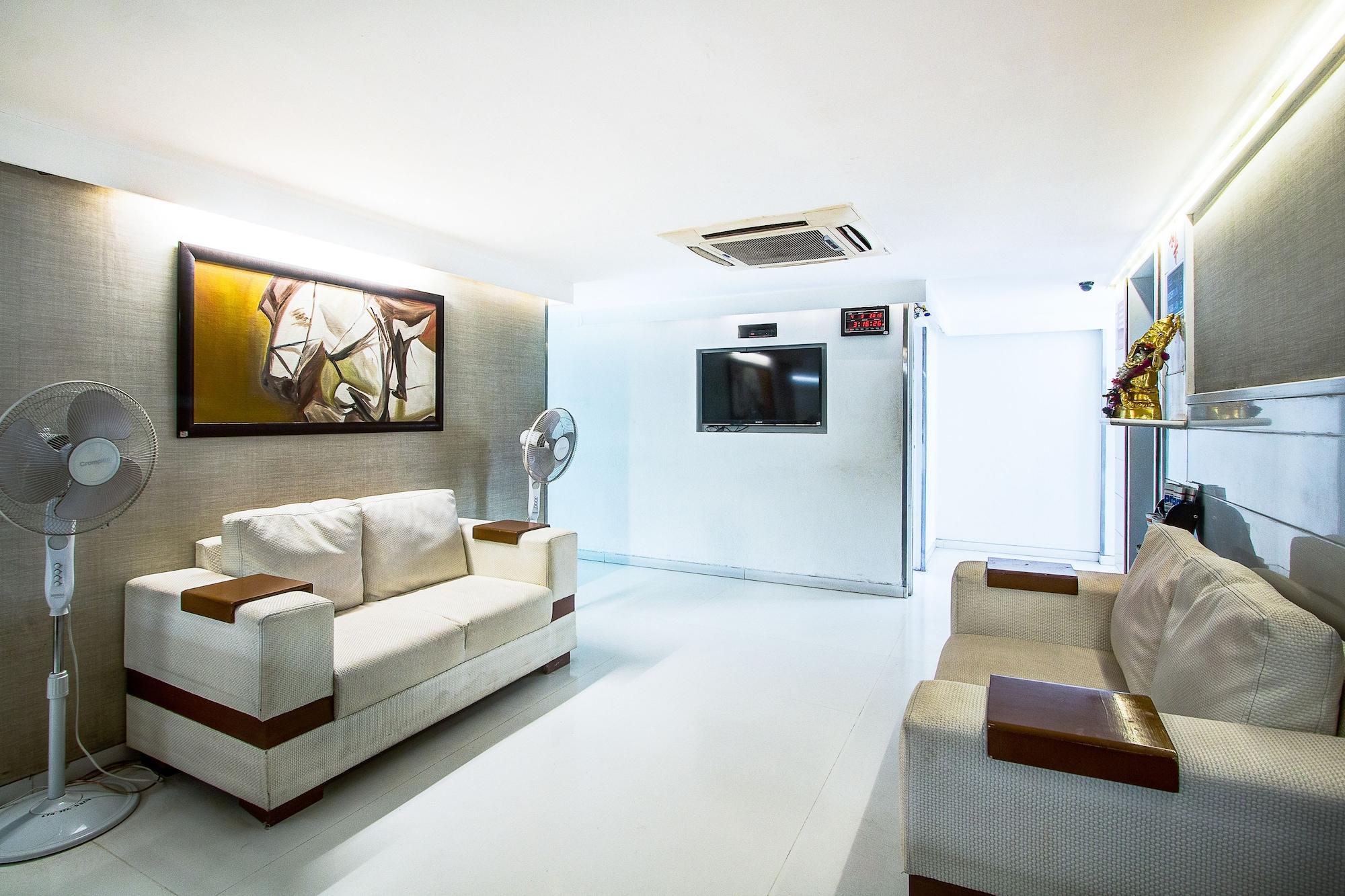 Vista Lobby Treebo Cherry Tree