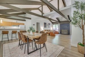 Alquiler Vacacional - 3 Mi to Lake Arrowhead: Cabin w/ Furnished Deck!