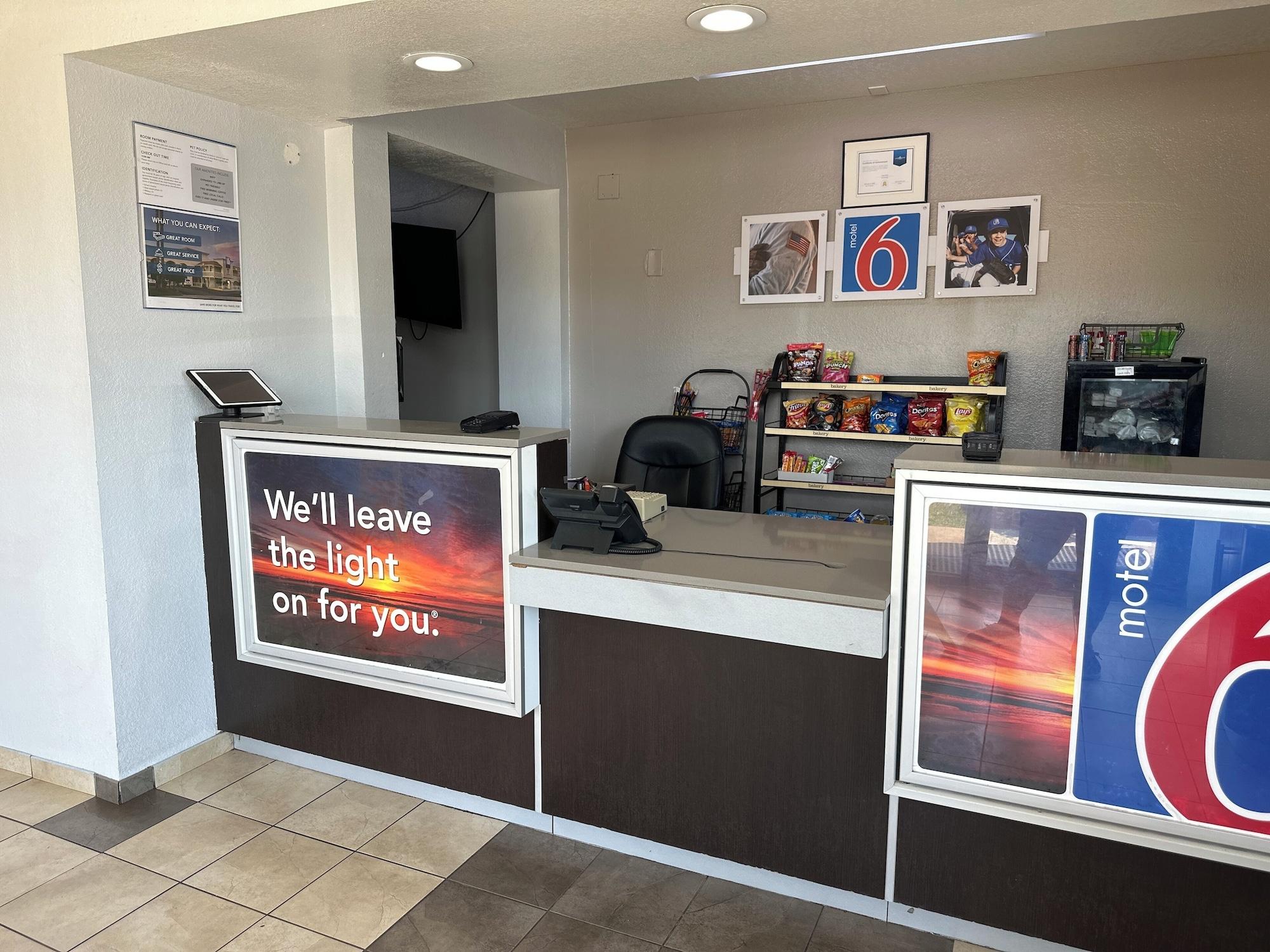 Vista Lobby Motel 6 Gulfport, MS – Airport