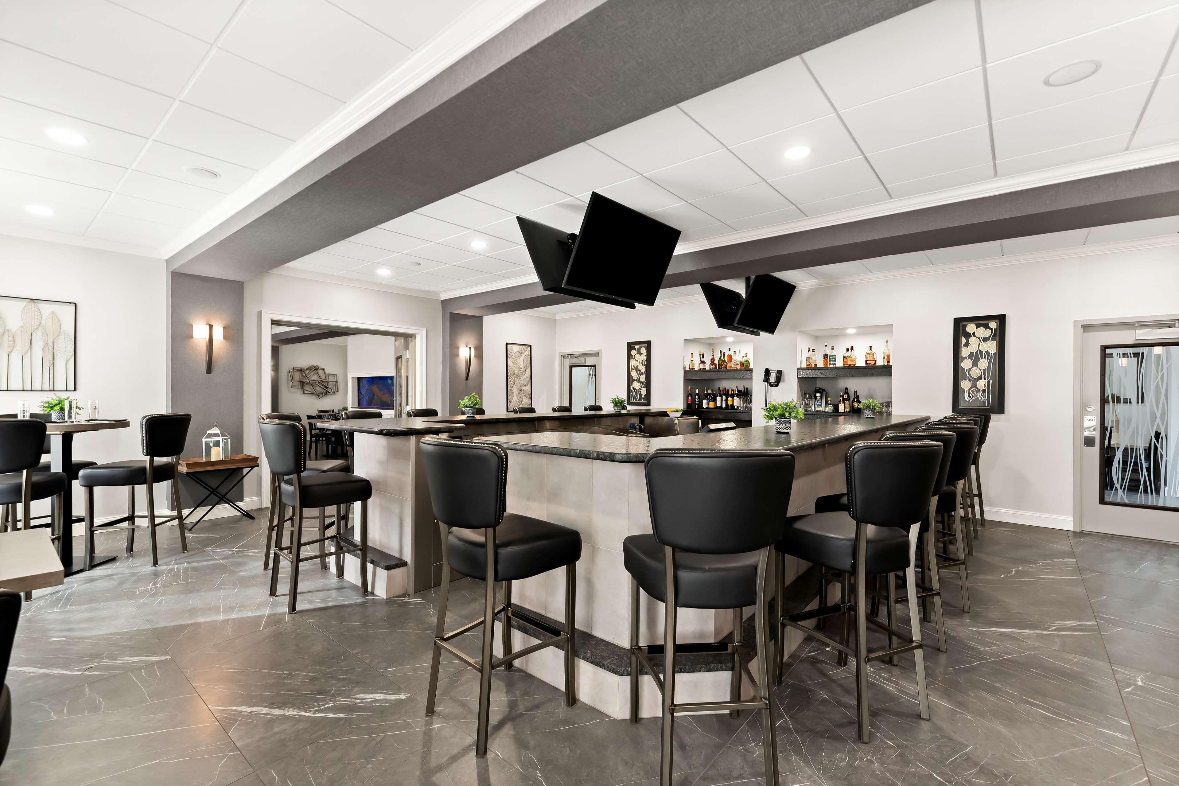 Bar/Salón Best Western Plus Concordville Hotel