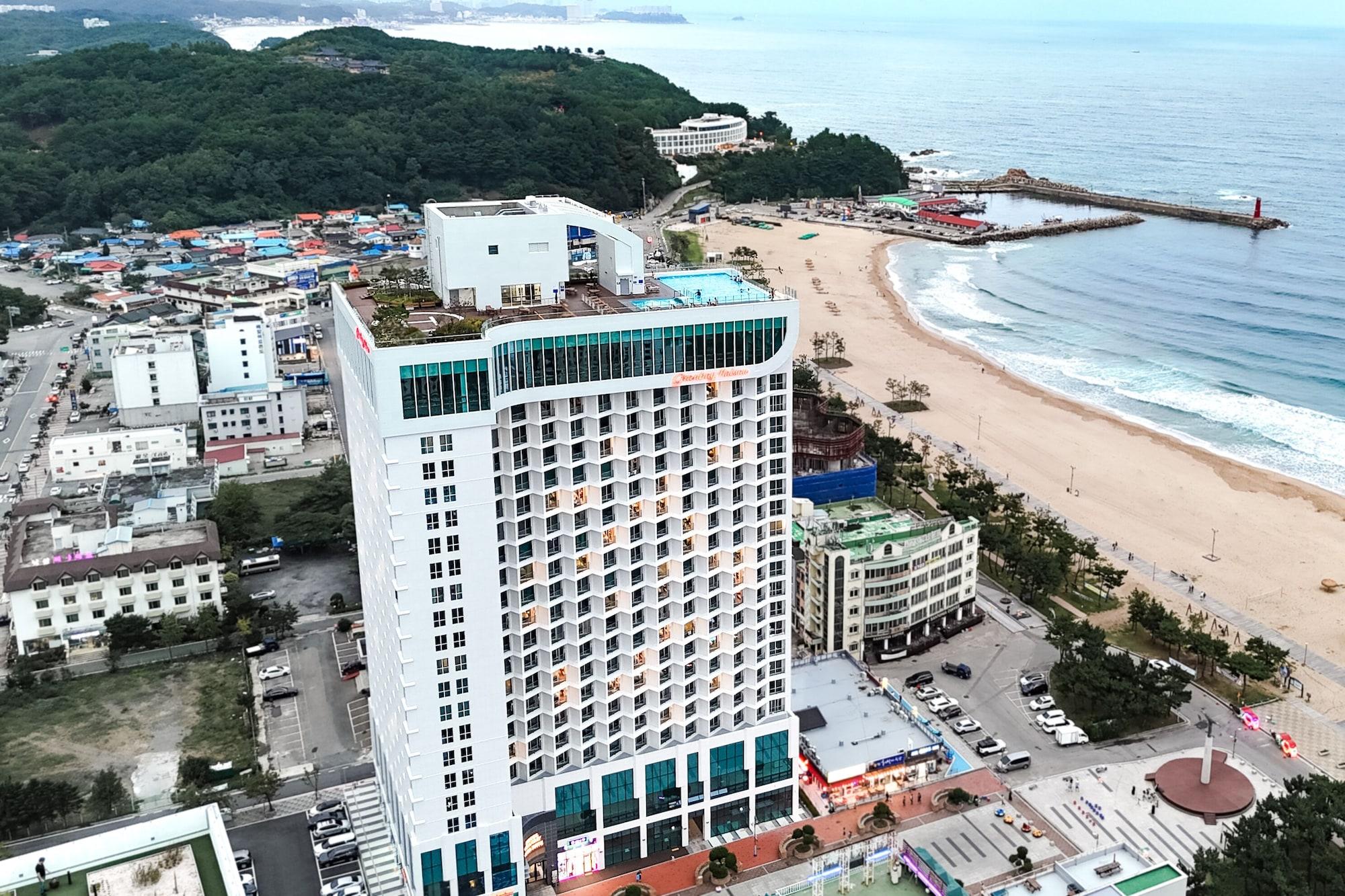 Varios Urbanstay Naksan Beach