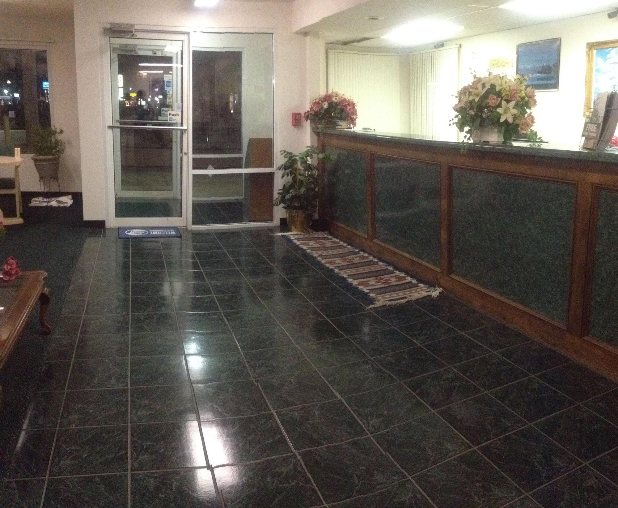 Vista Lobby Garden Inn & Suites