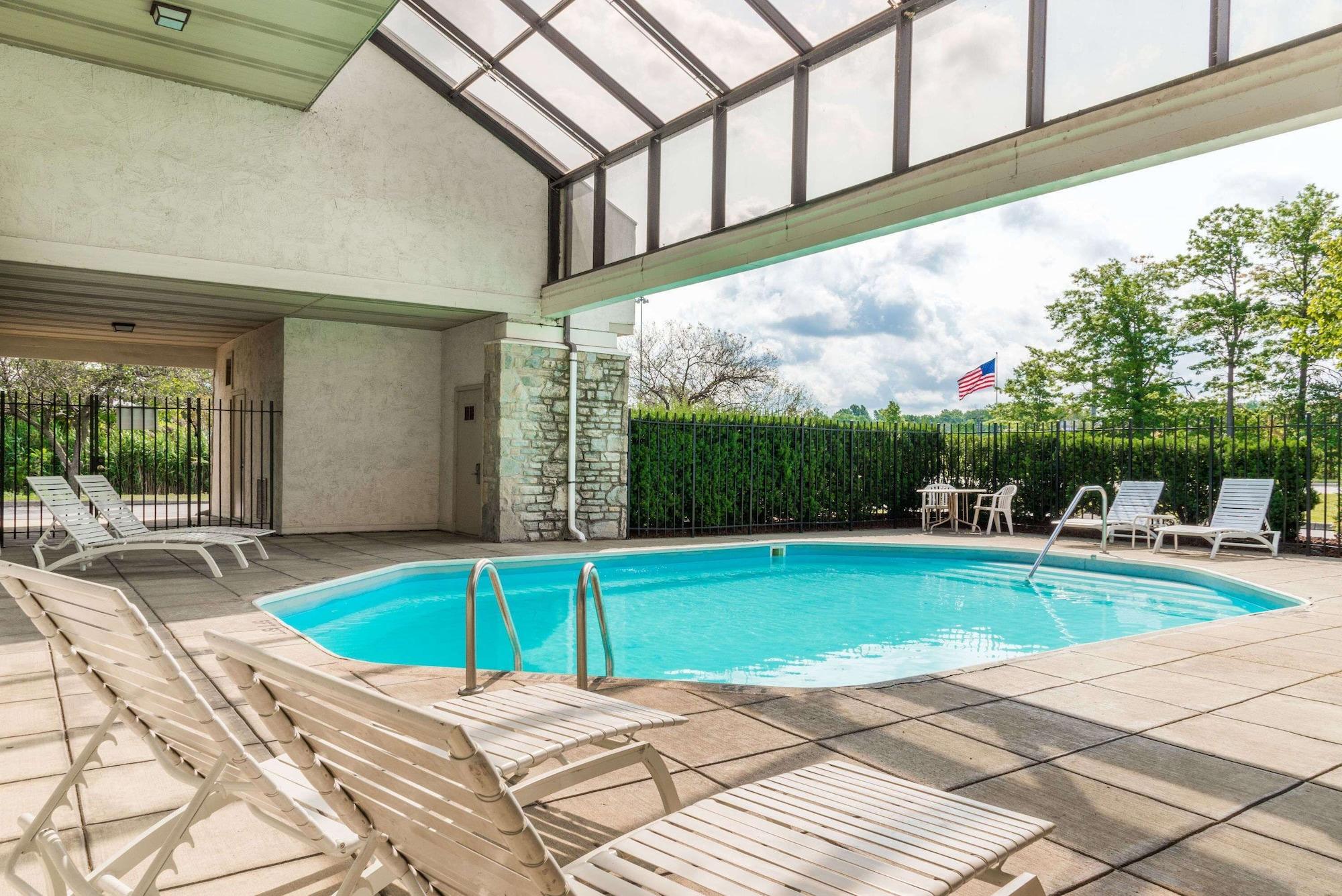 Vista Piscina WestSpring Inn