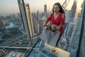 Actividad - Sky View con tobogán de cristal