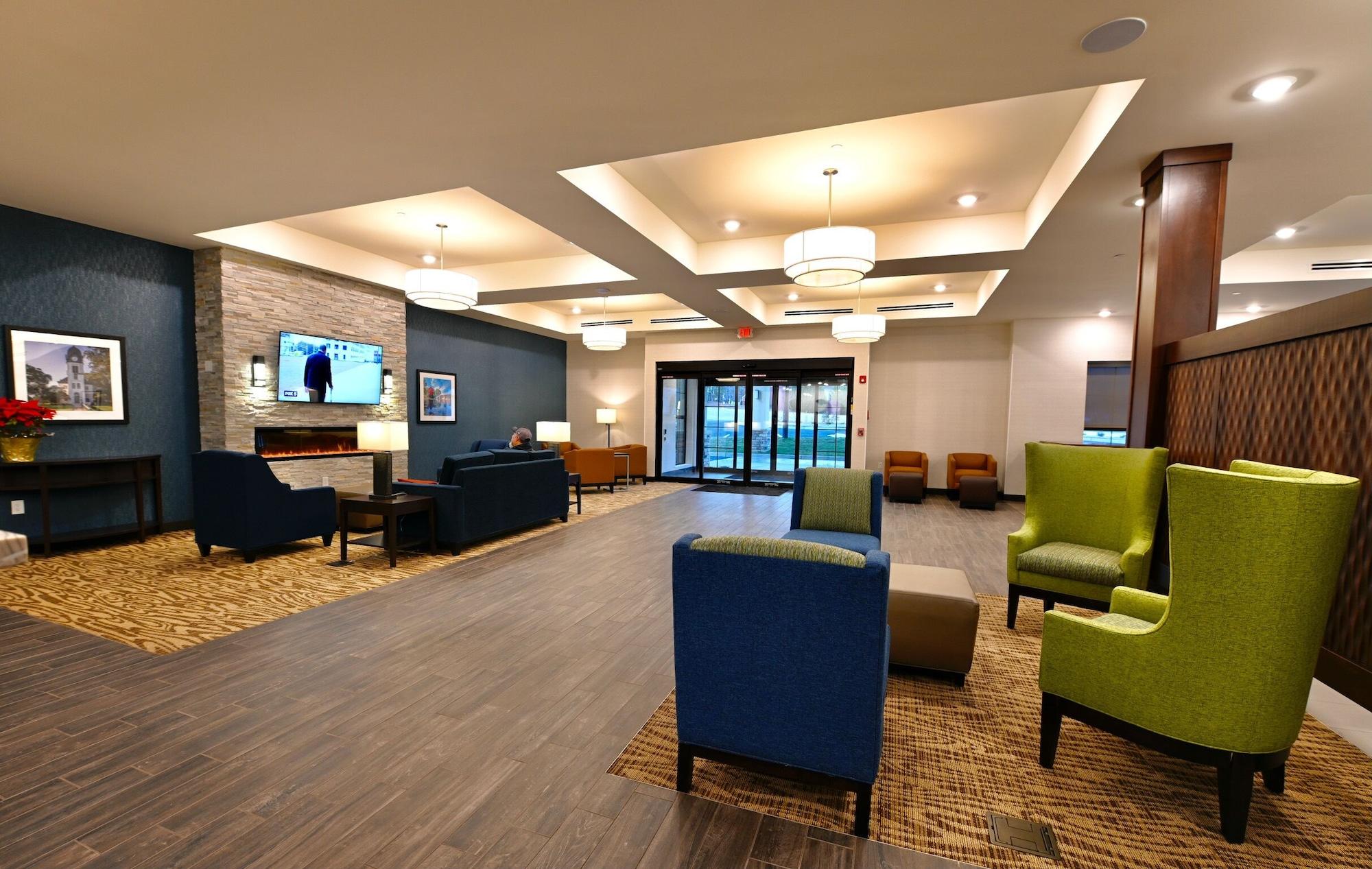 Vista Lobby Comfort Suites Newnan