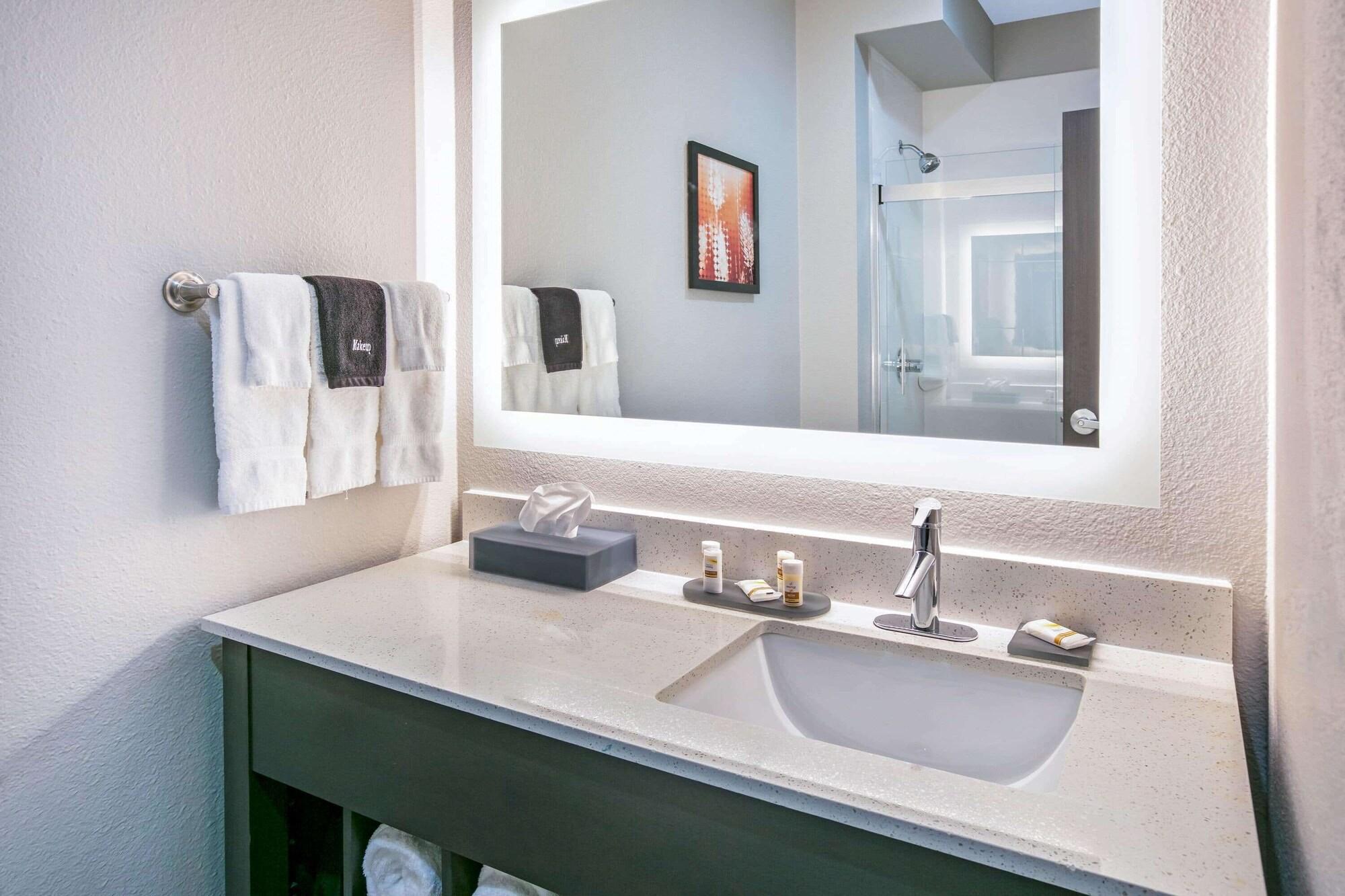 Equipamiento de Habitación La Quinta Inn & Suites by Wyndham DFW West-Glade Parks