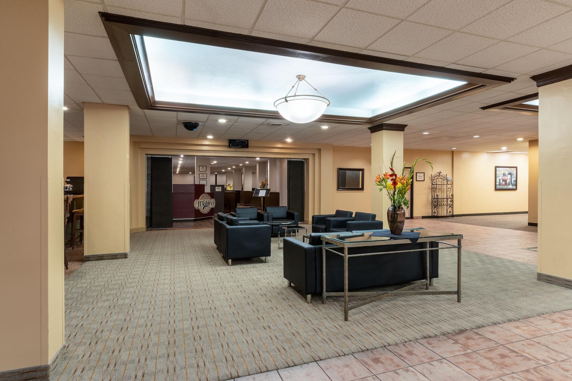 Vista Lobby Ramada by Wyndham Reno Hotel and Casino