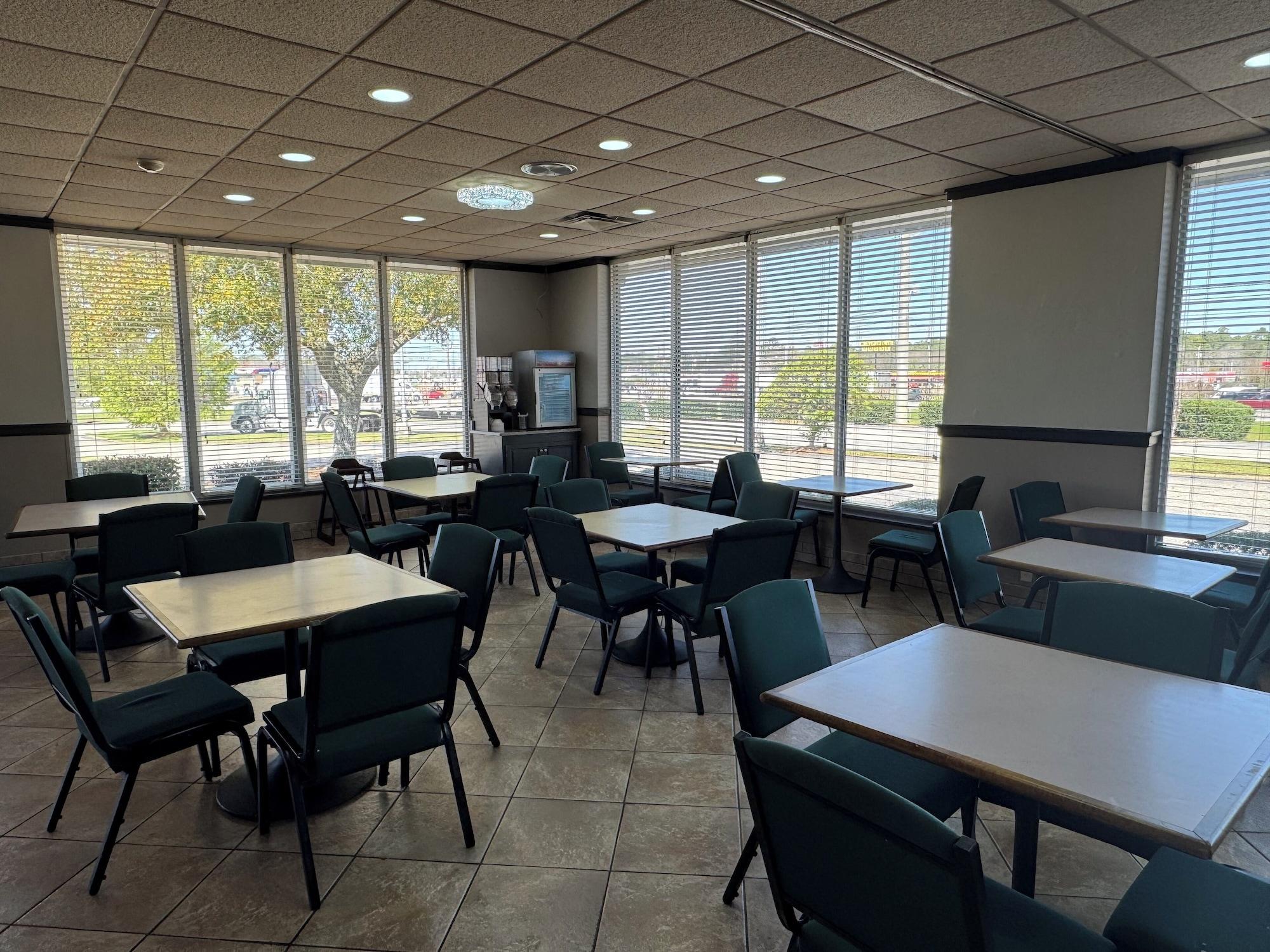 Restaurant Clarion Inn & Suites Dothan South