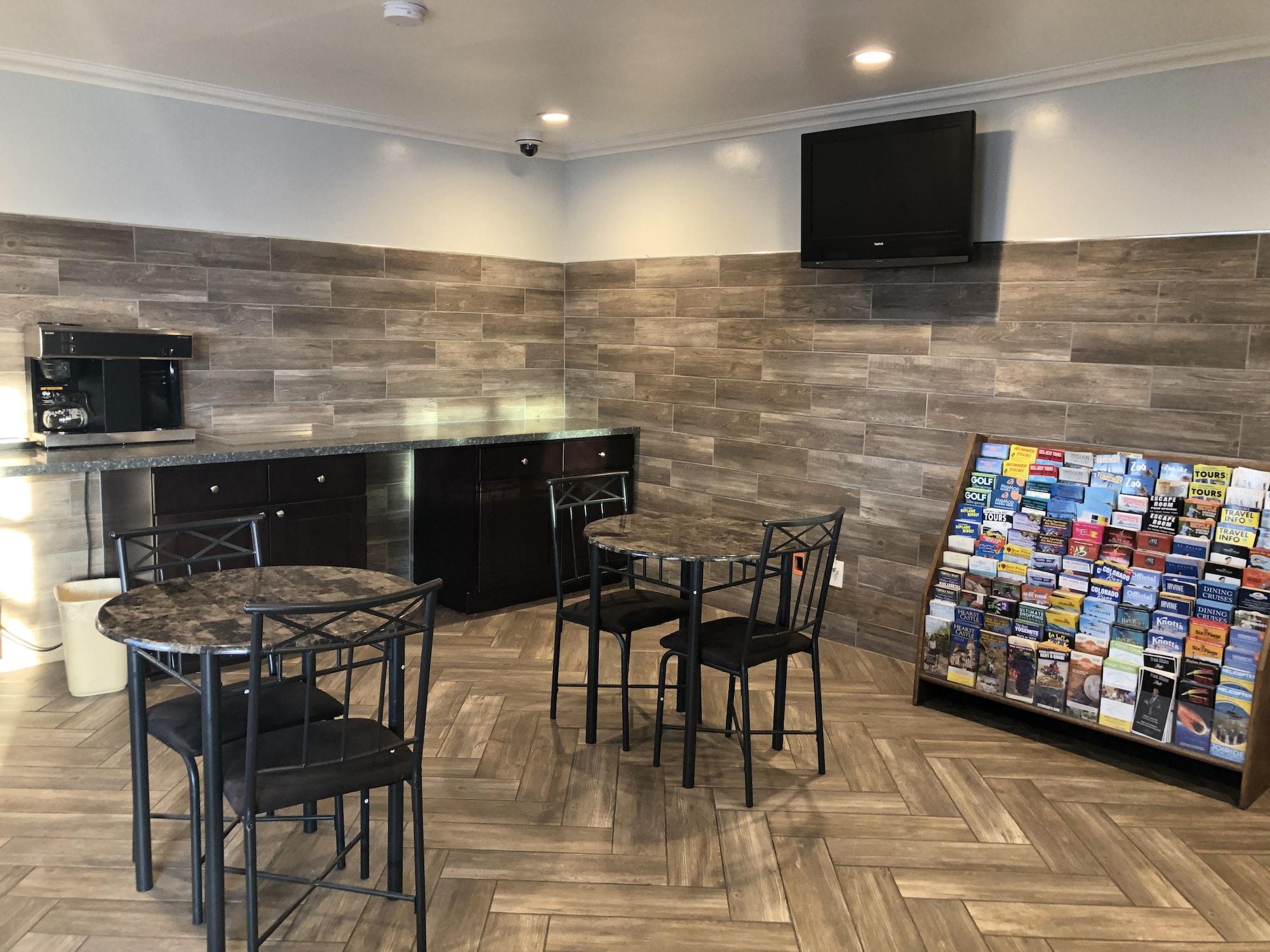 Bar/Salón Menifee Inn