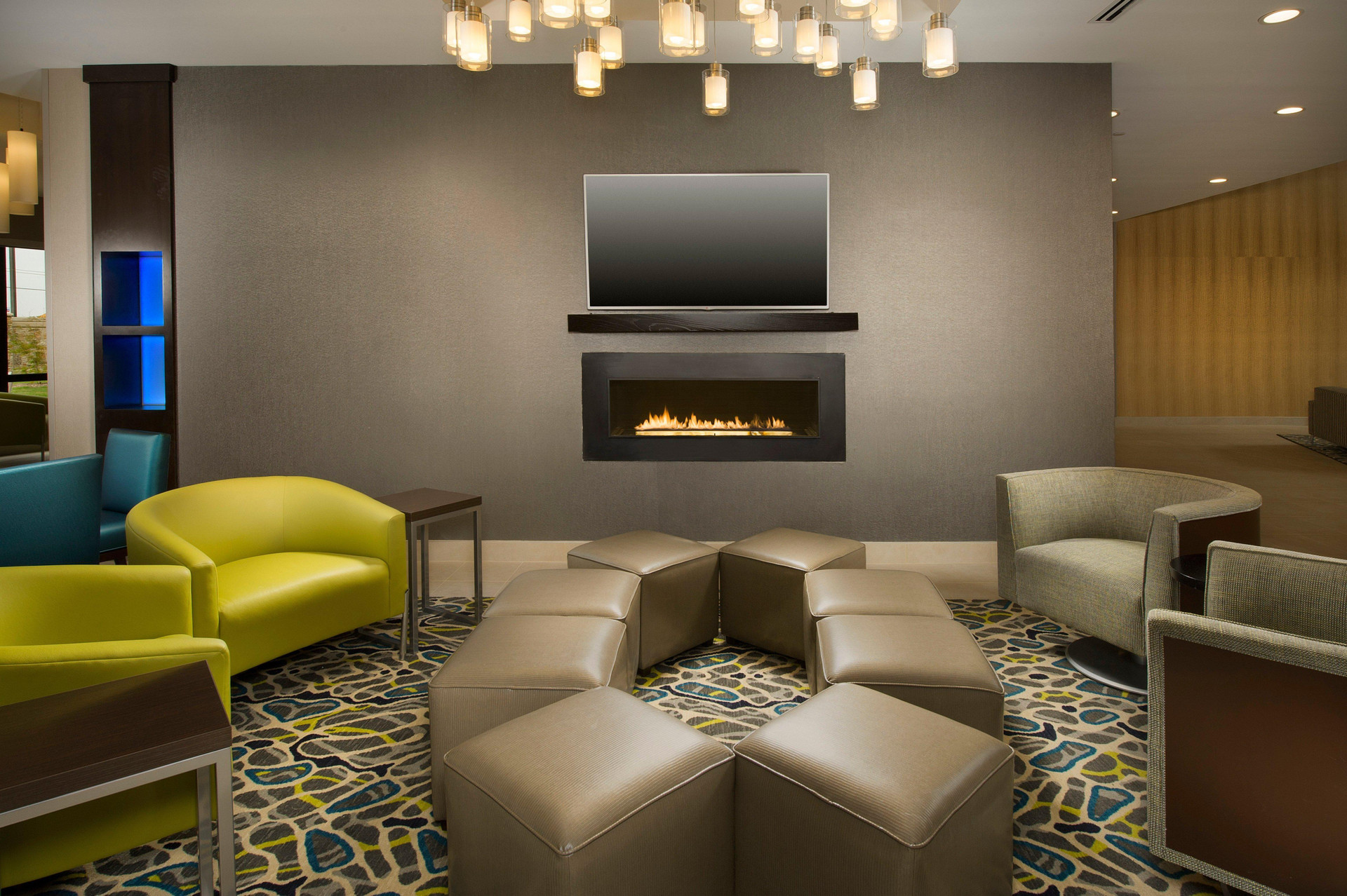 Vista Lobby Holiday Inn Express & Suites Waco South by IHG