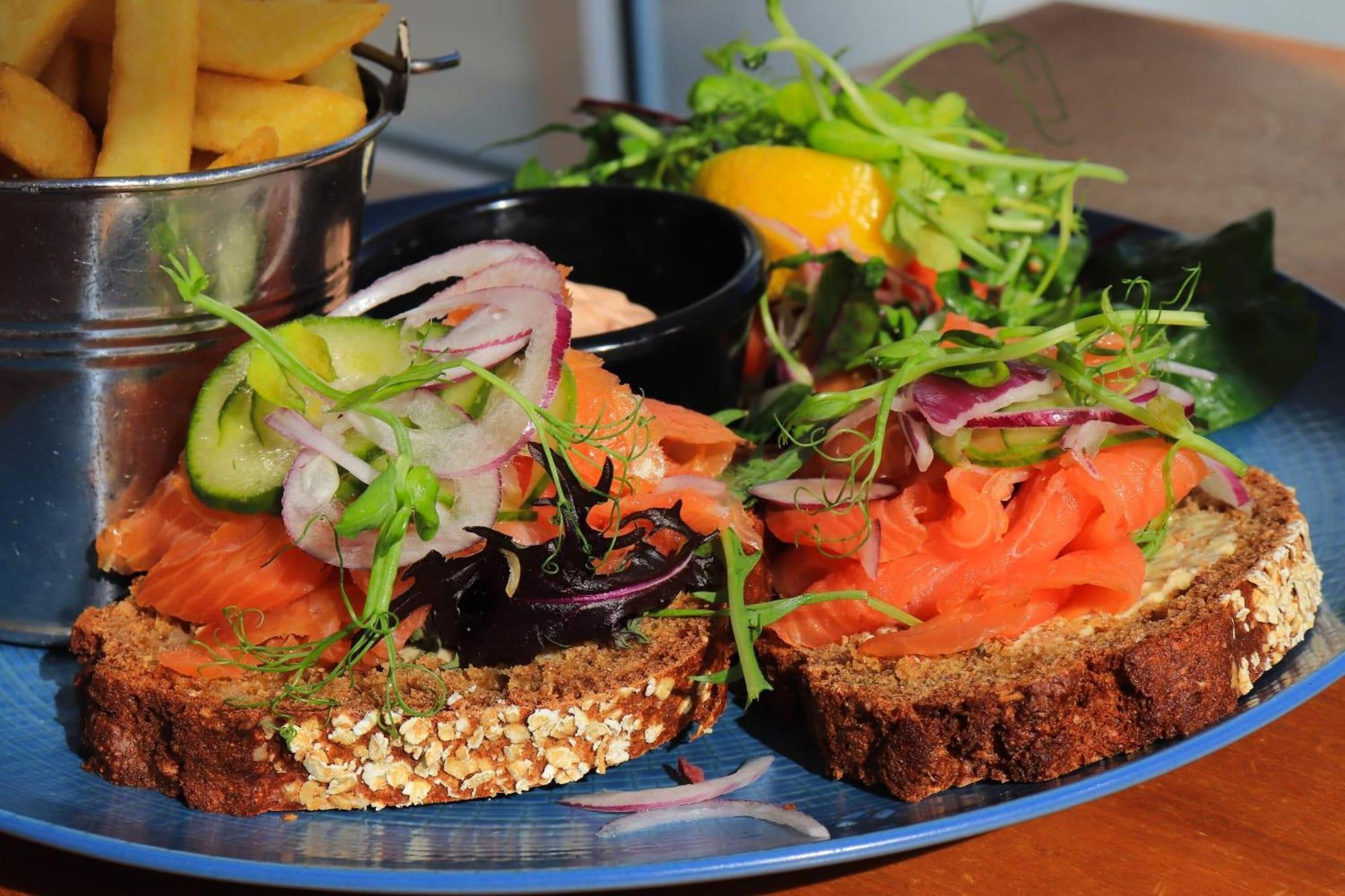 Restaurant WatersEdge Hotel