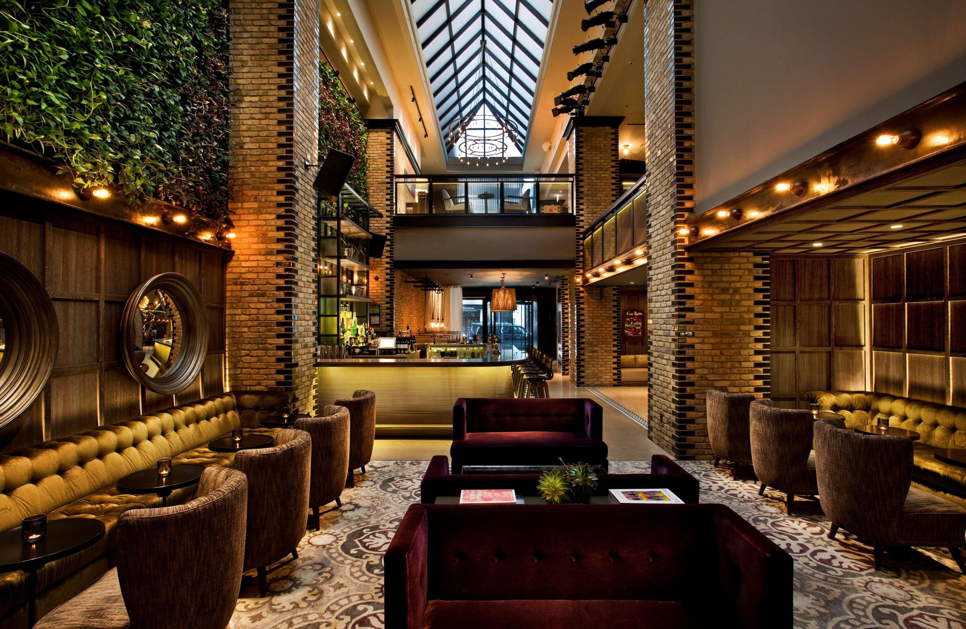 Bar/Salón Thompson Chicago, by Hyatt