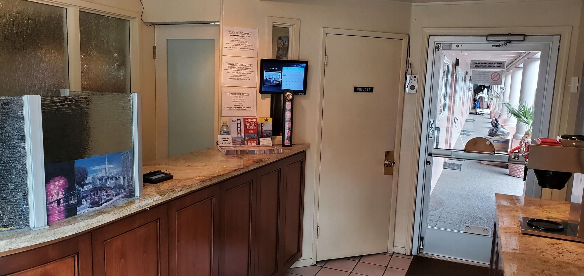 Vista Lobby Townhouse Motel