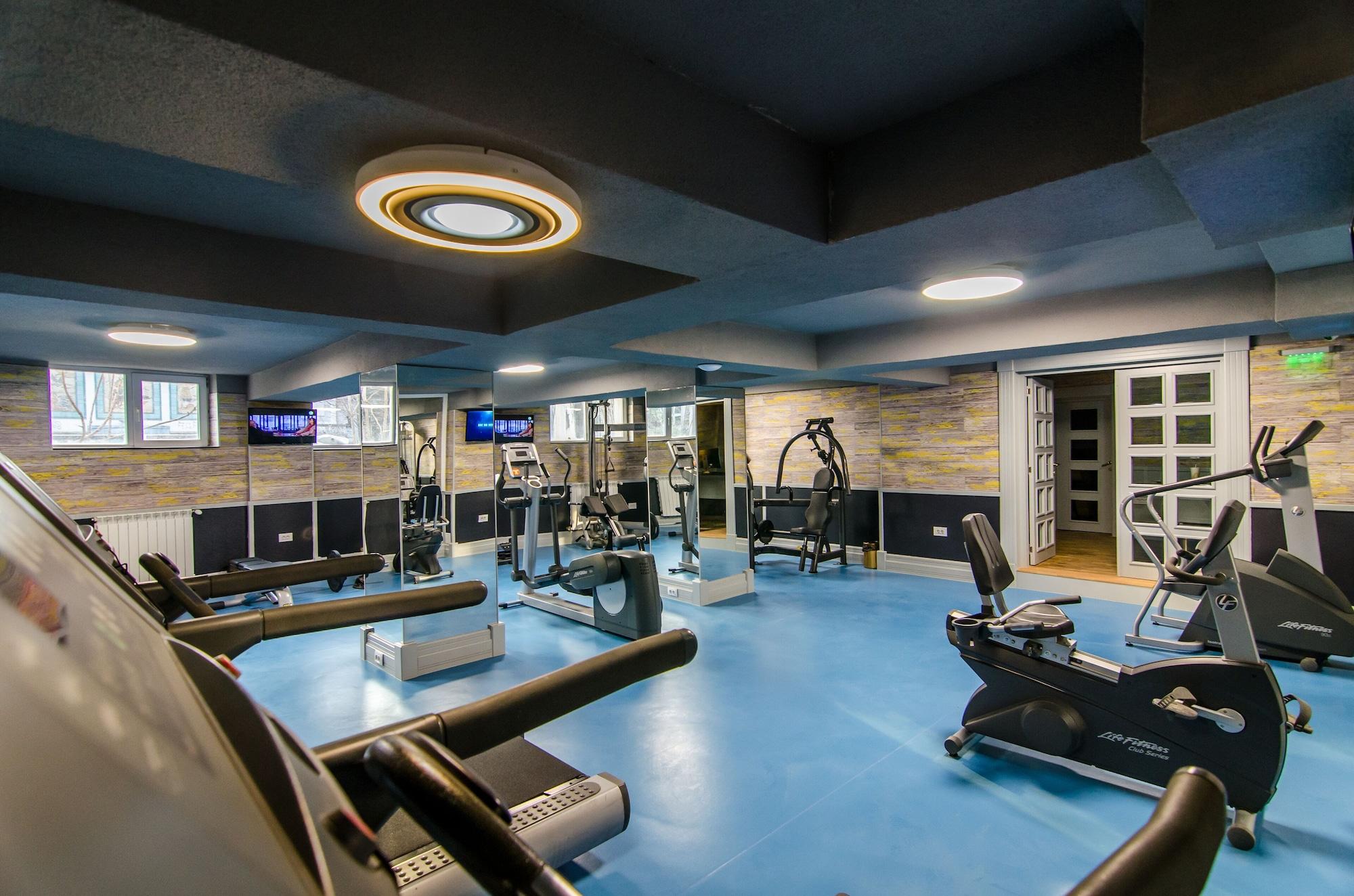 Gimnasio Lido by Phoenicia