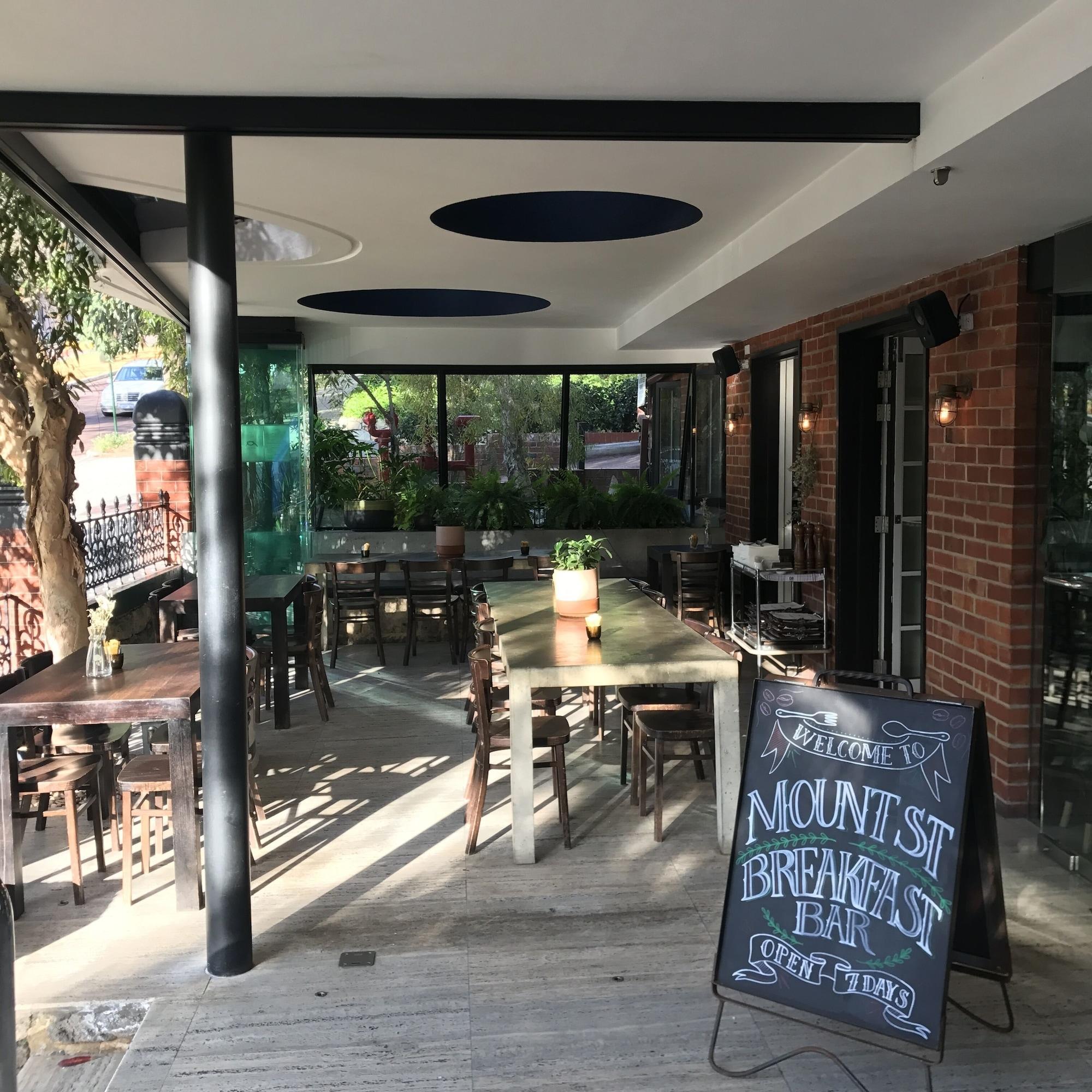 Bar/Salón Riverview On Mount Street