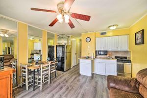 Alquiler Vacacional - Seaside Corpus Christi Condo at The Villa del Sol!
