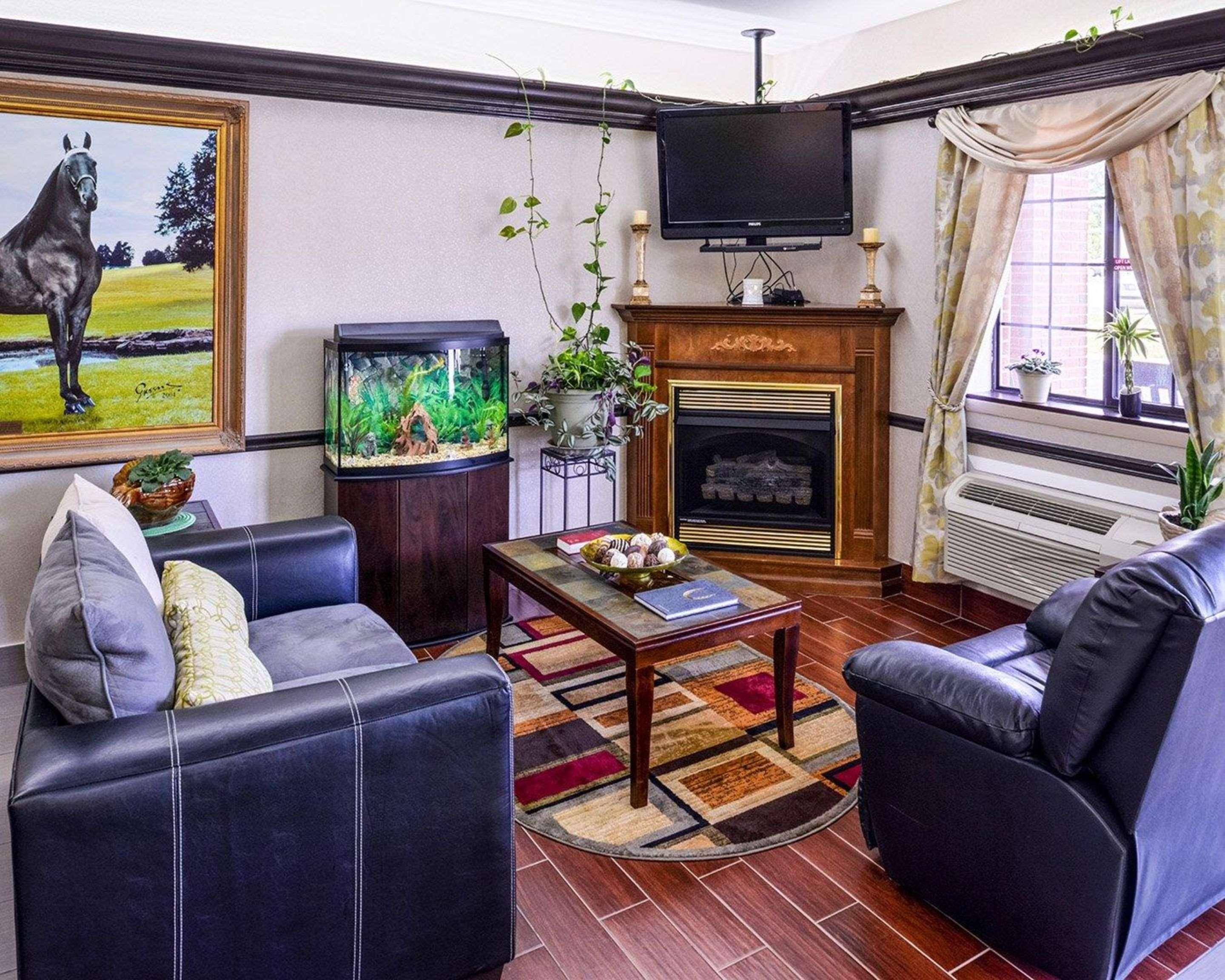 Vista Lobby Econo Lodge Inn & Suites Shelbyville