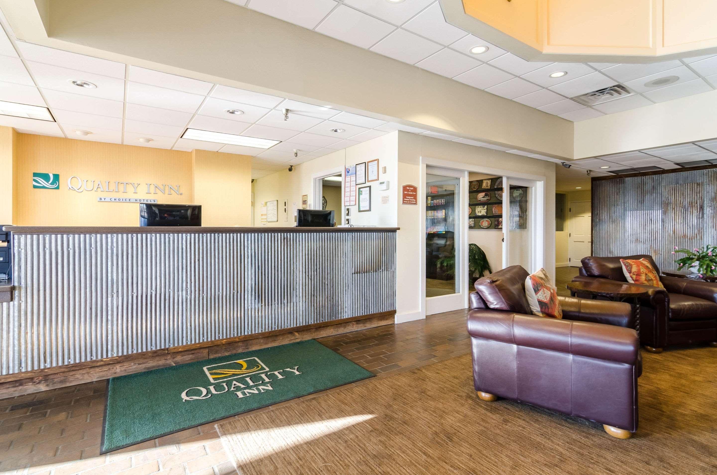 Vista Lobby Quality Inn & Suites