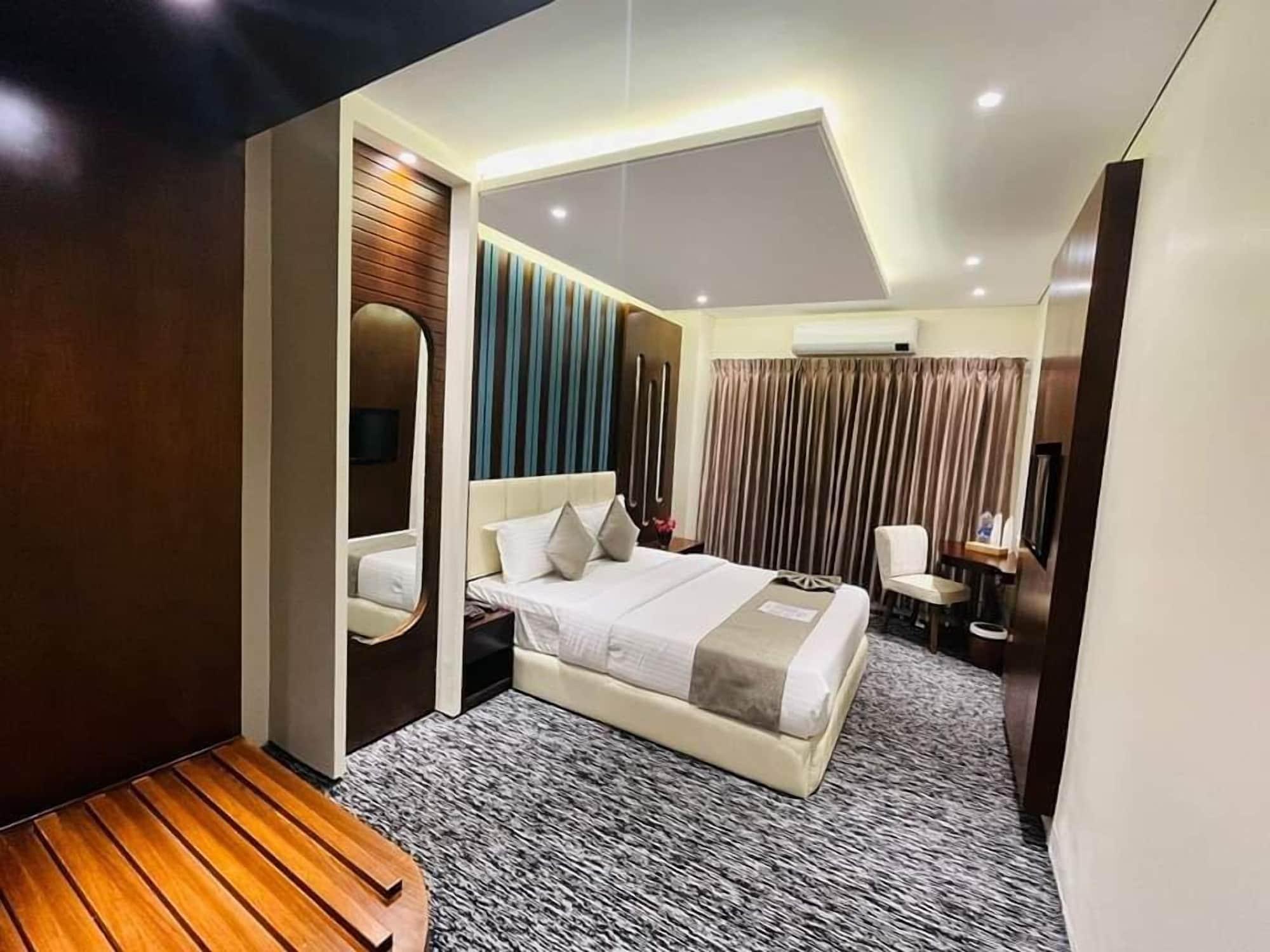 Varios Richmond Hotel