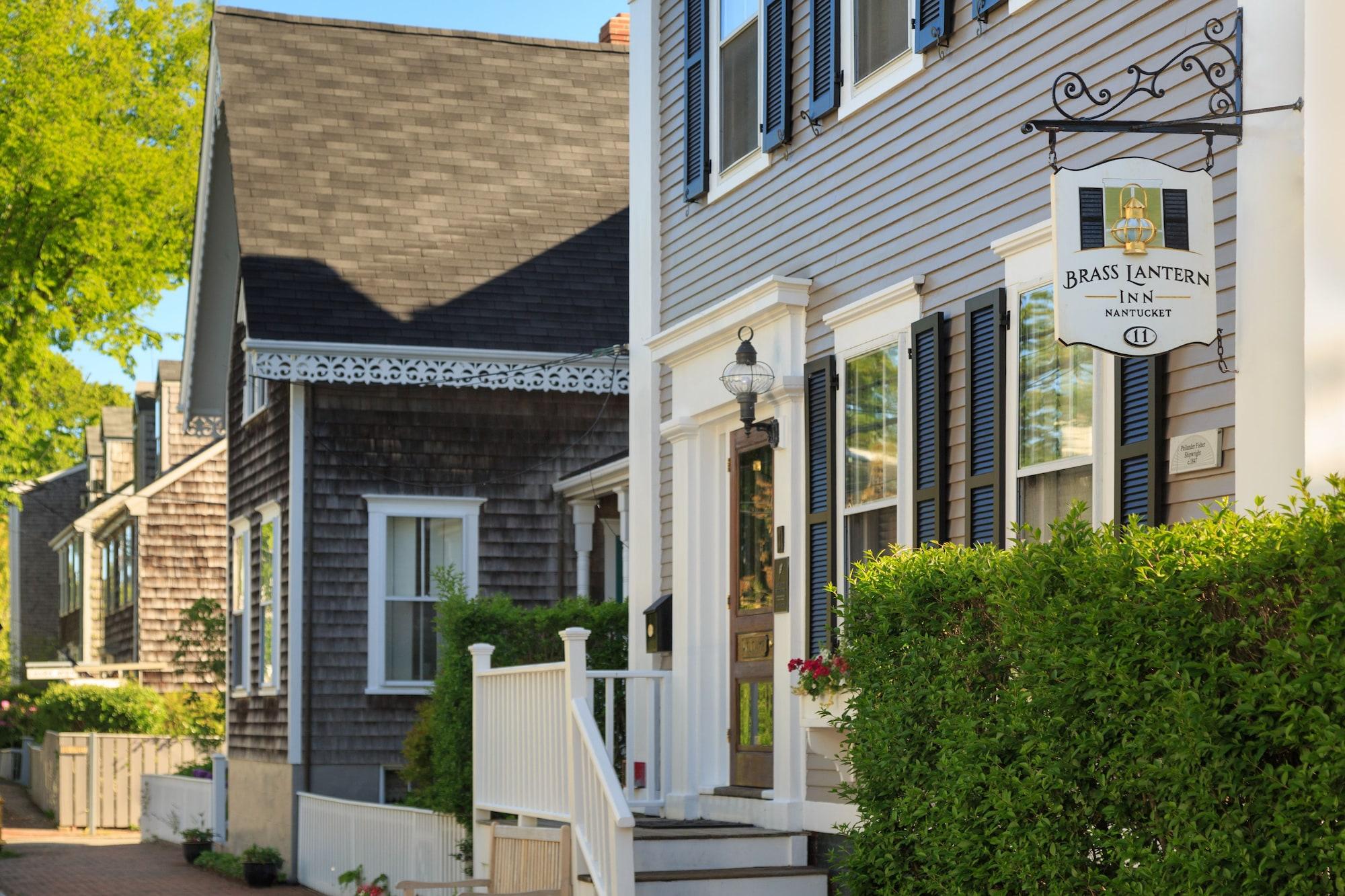 Vista Exterior Brass Lantern Inn