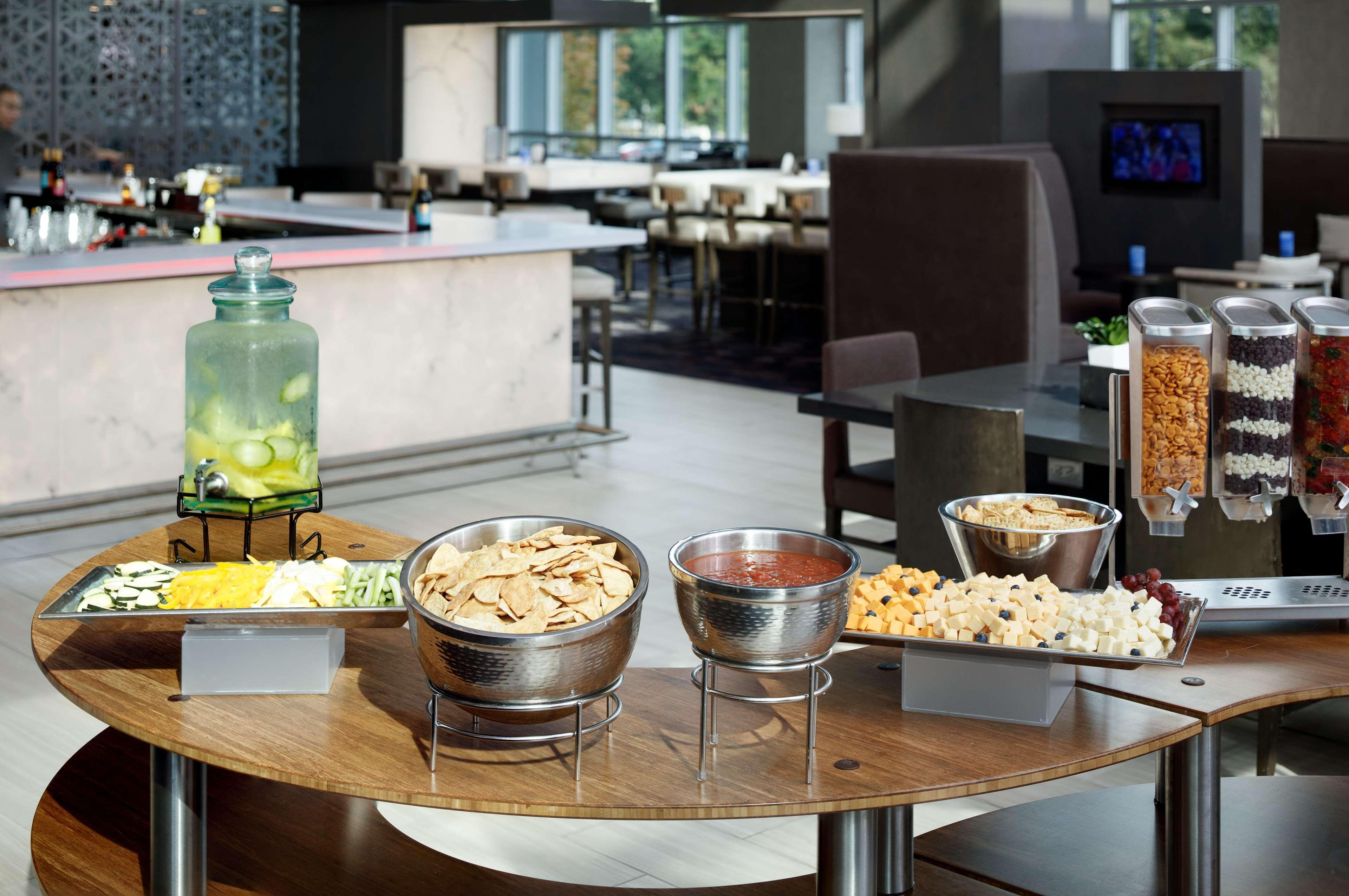 Restaurant Embassy Suites by Hilton Charlotte Uptown 