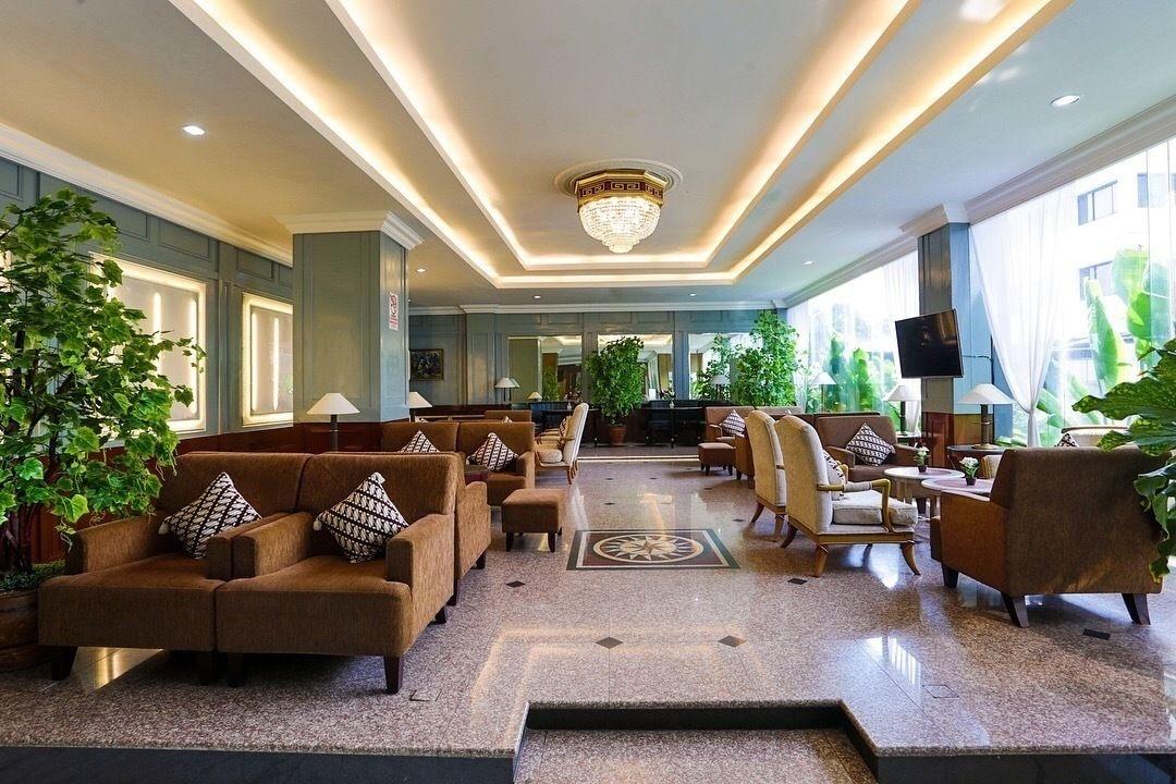 Varios Johns Pardede International Hotel
