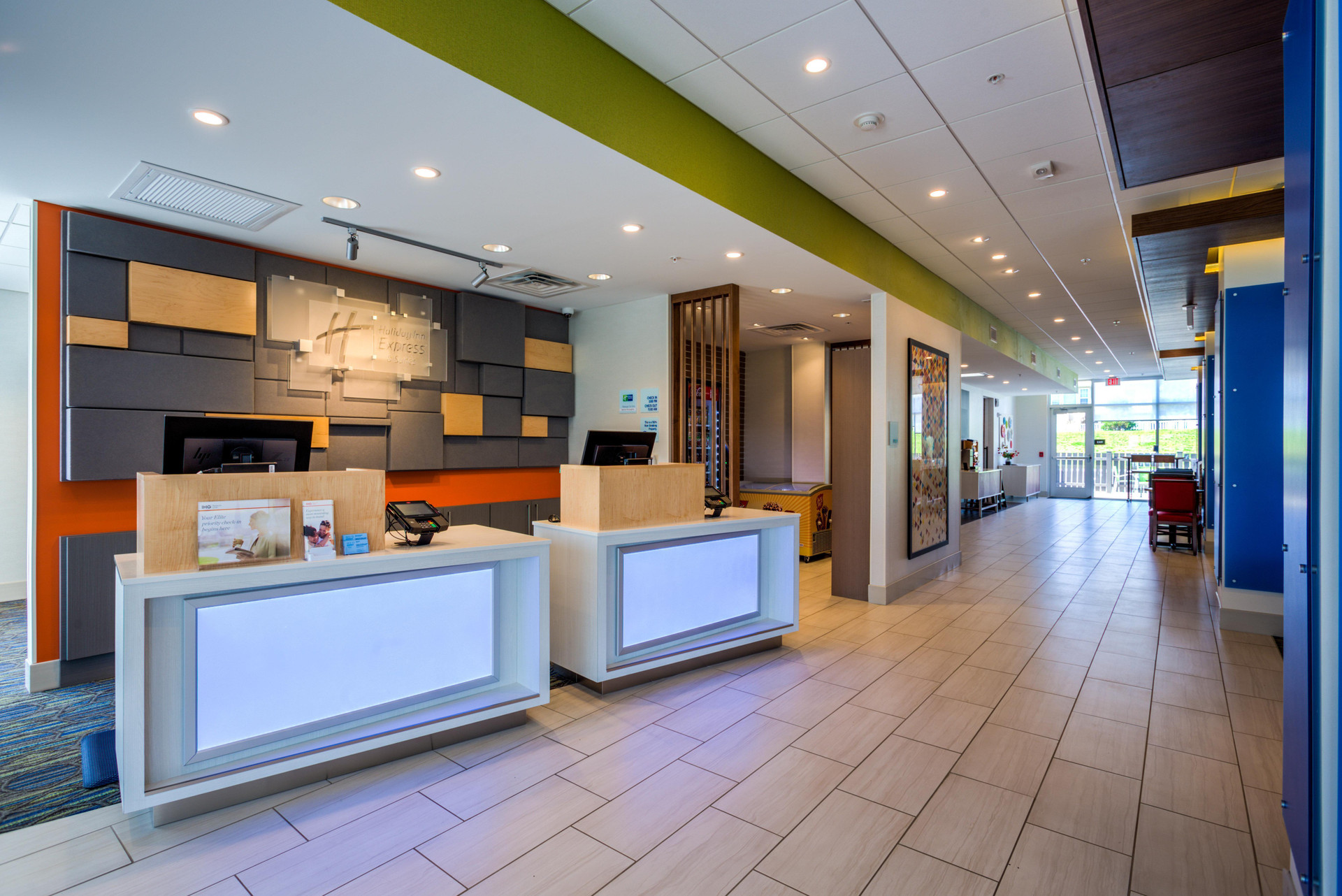 Vista Lobby Holiday Inn Express and Suites Milroy - Reedsville