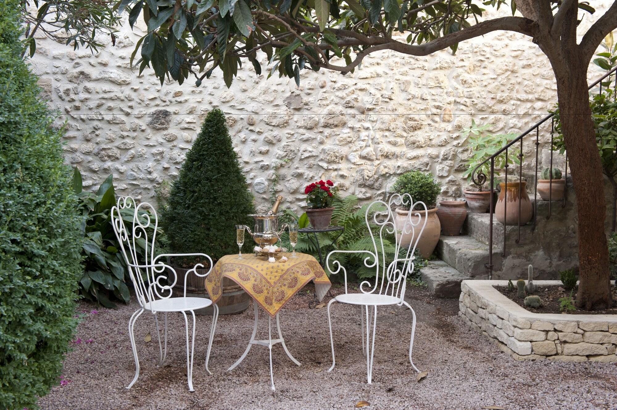 Restaurant La Maison Du Peintre En Provence