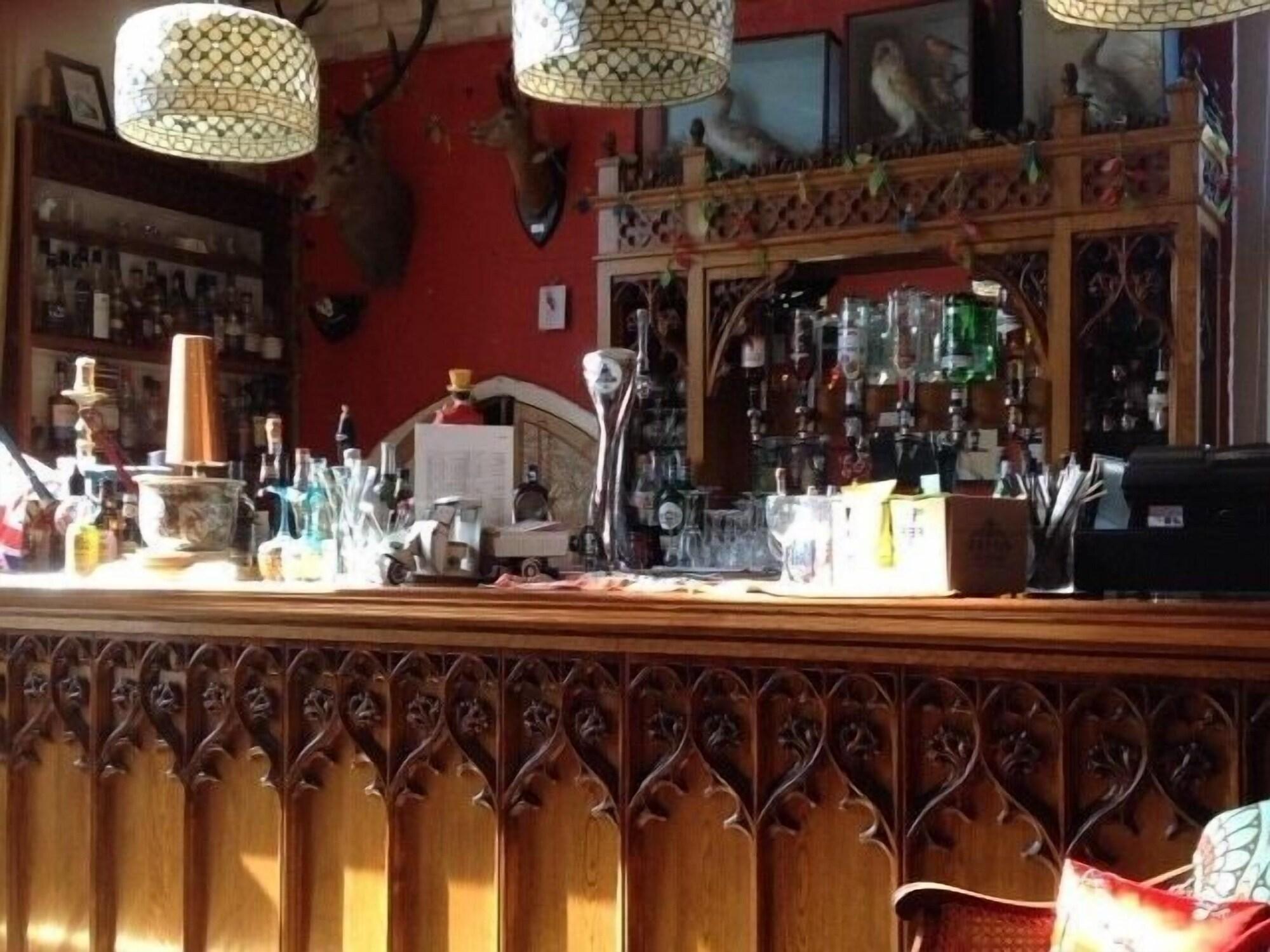 Bar/Salón Chalk And Cheese