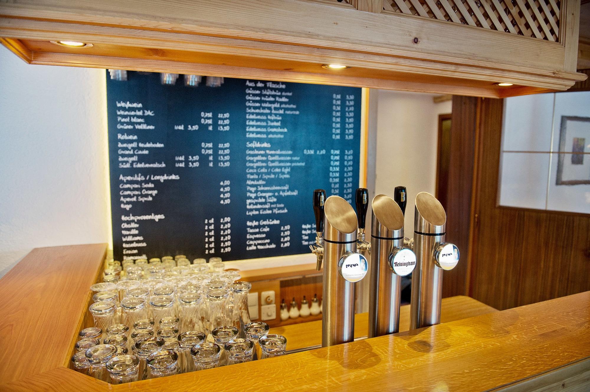 Bar/Salón Gasthof Pension Wulfenia