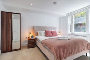 Alquiler Vacacional - Stylish 2 Bed APT w/Garden by St Pancras International