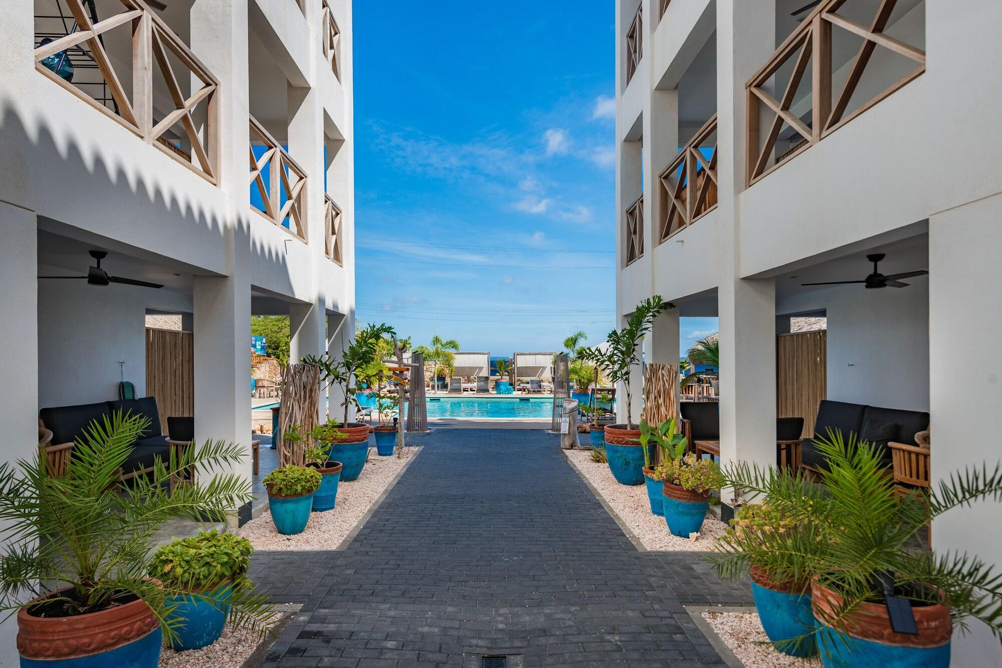 Vista Exterior Bloozz resort Bonaire