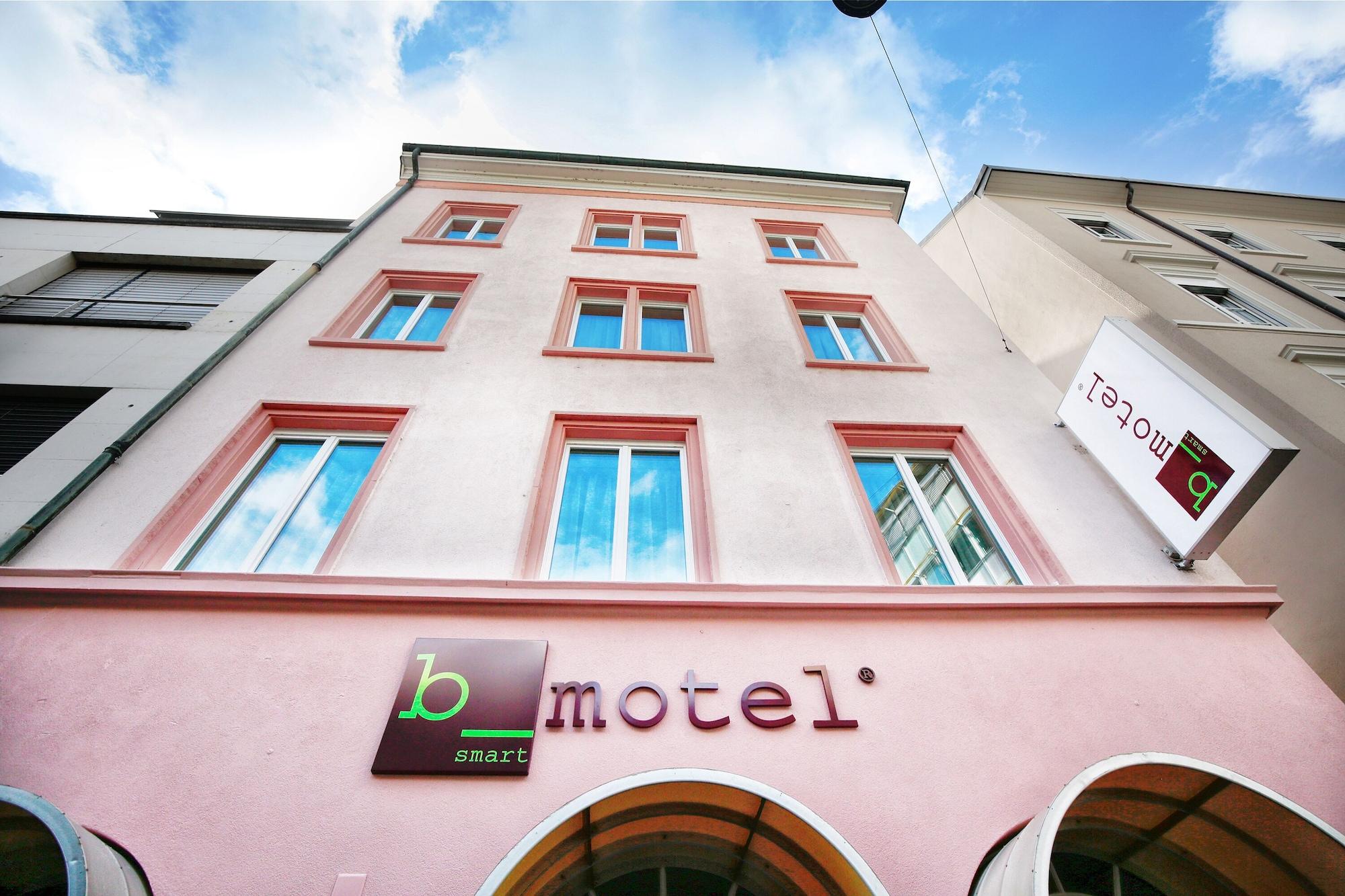 Vista Exterior b_smart motel Basel