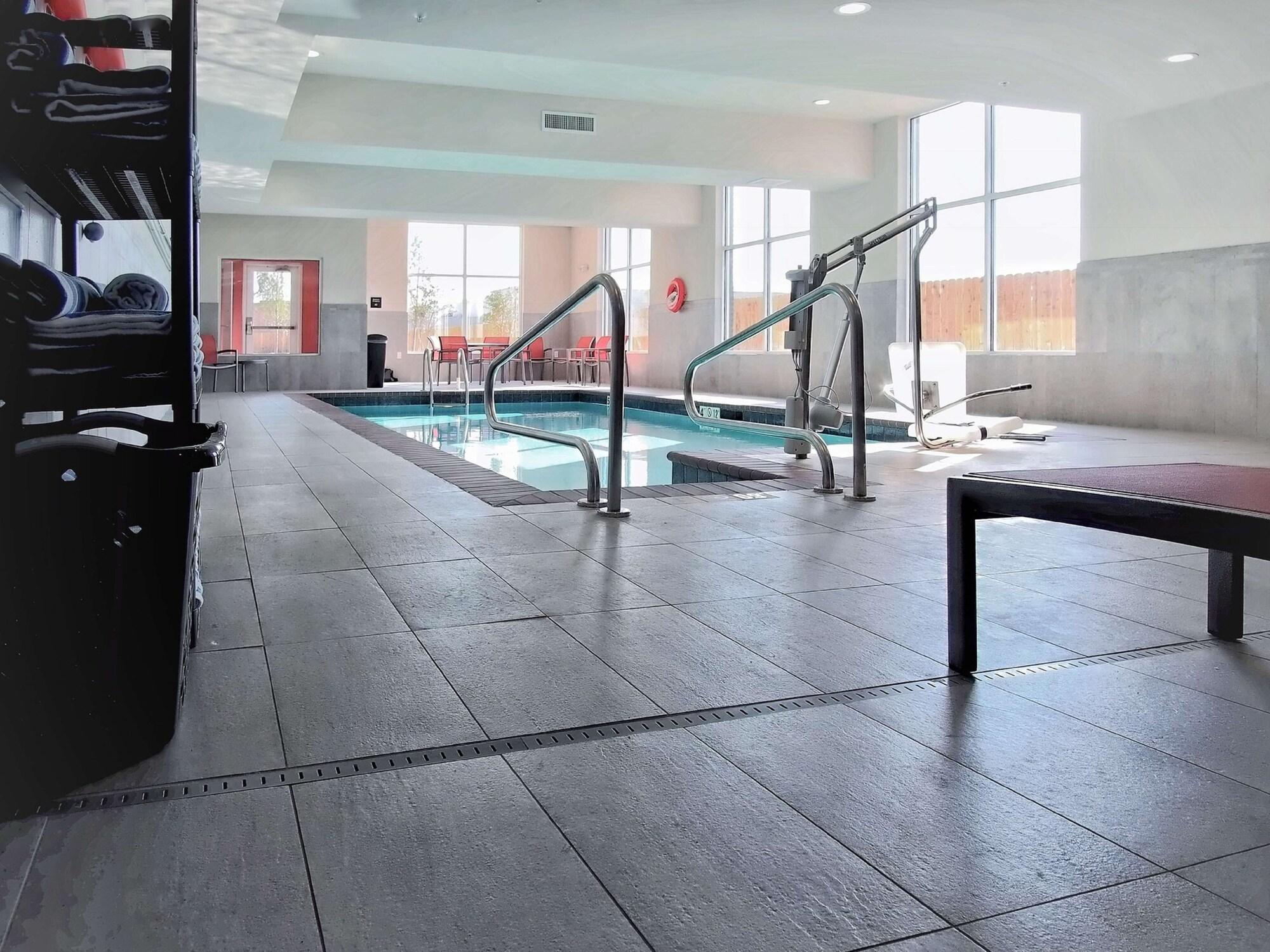 Vista Piscina Hampton Inn & Suites Moore