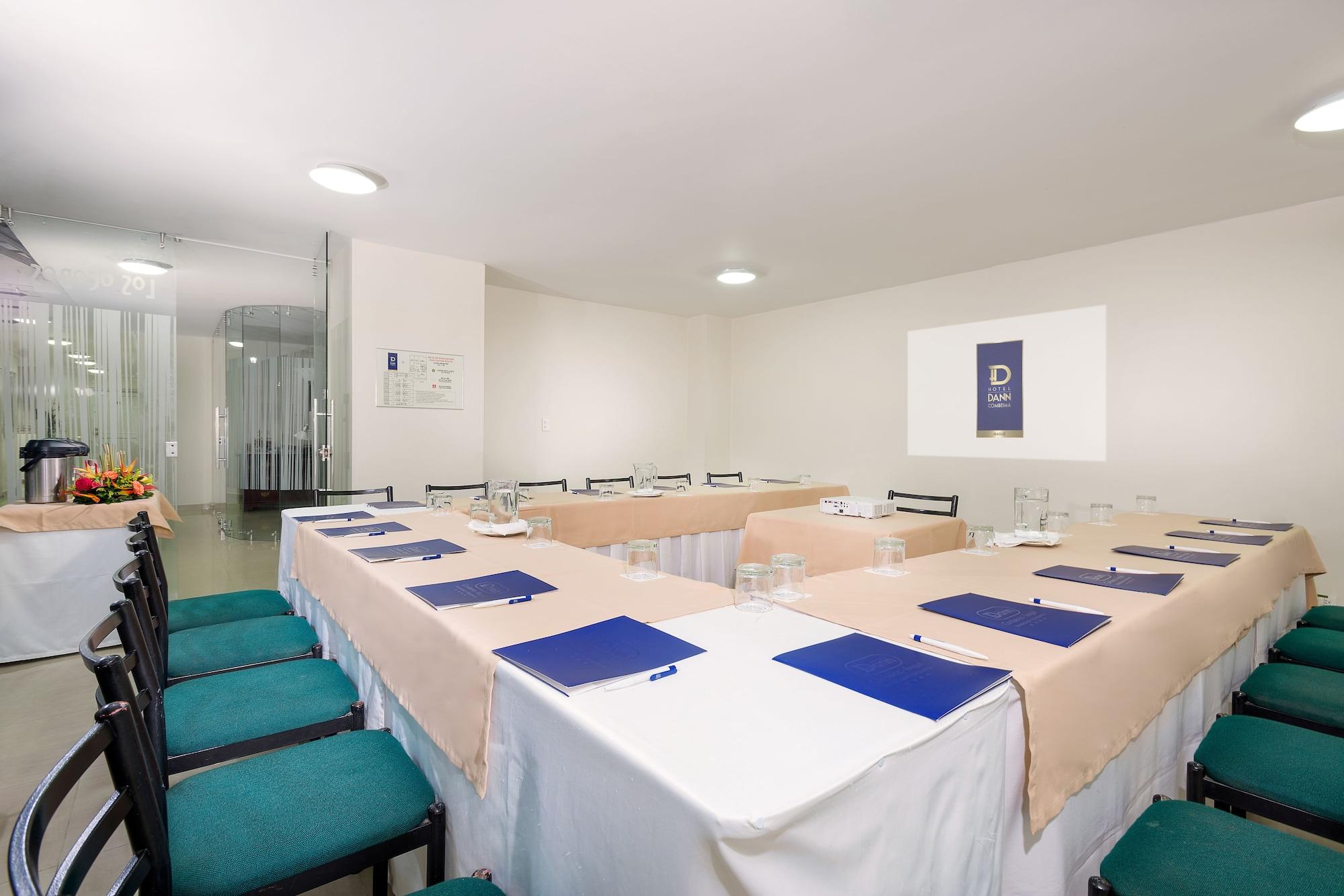 Sala de Reuniones Hotel Dann Combeima