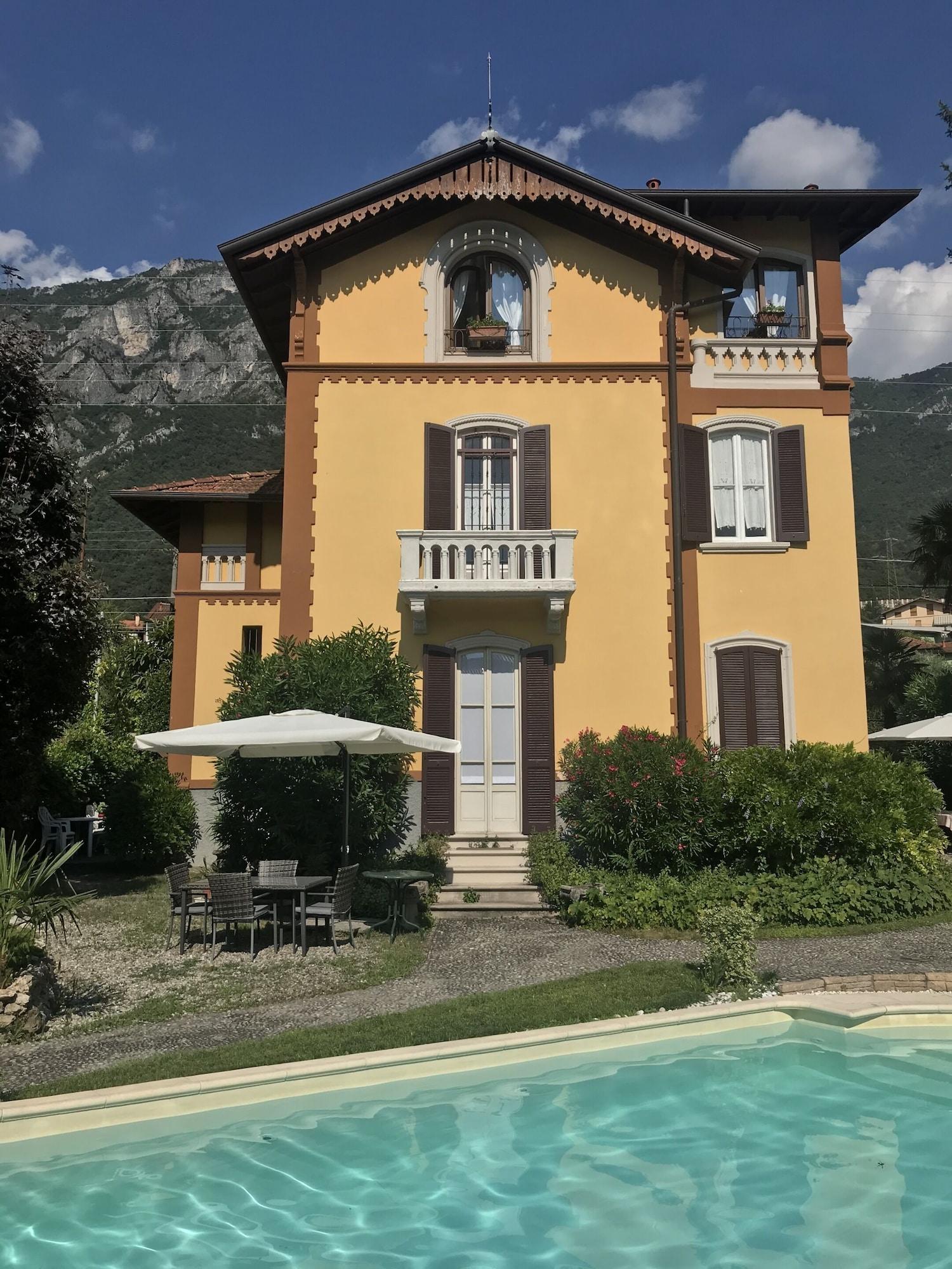 Vista Exterior Villa Laura
