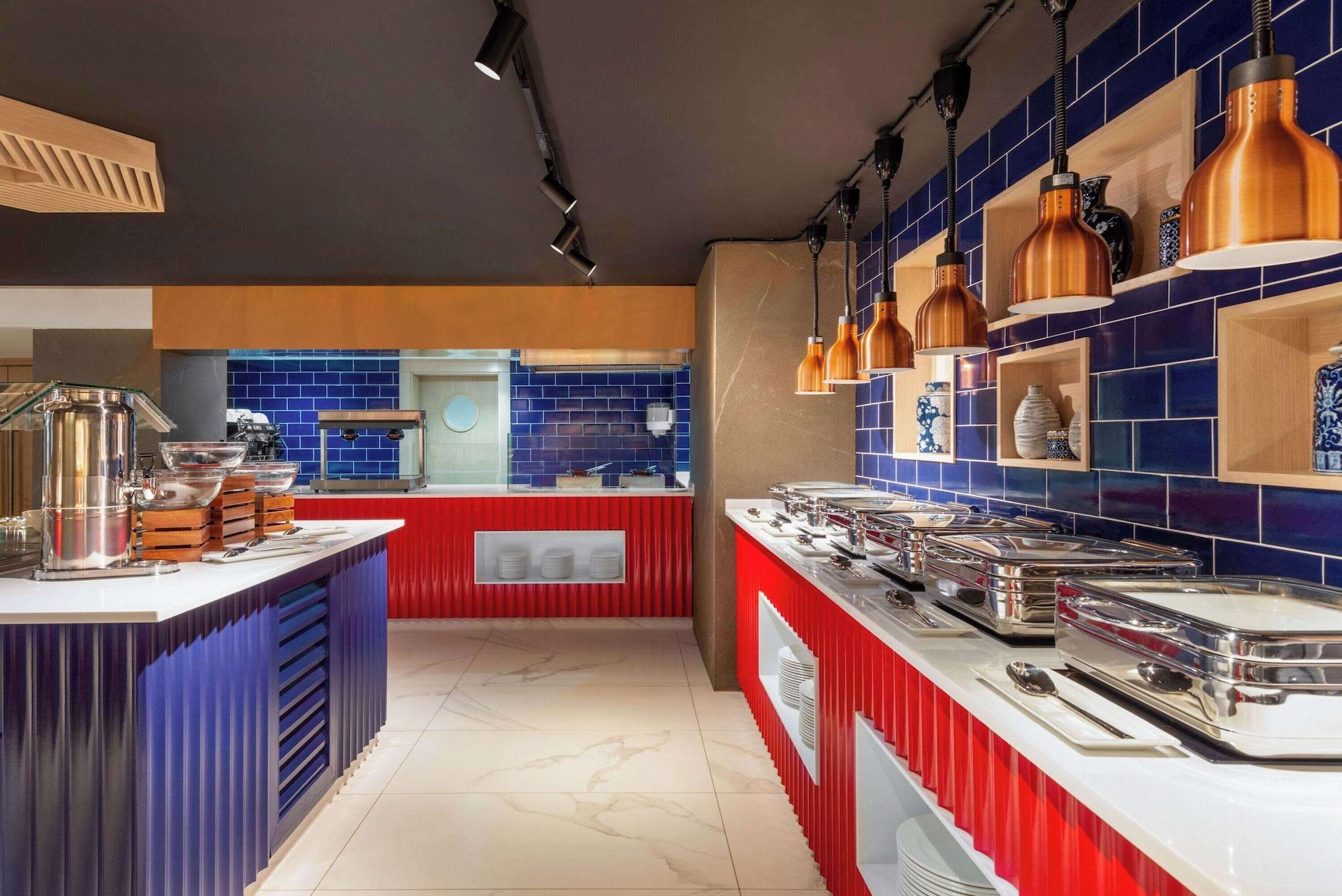 Restaurant La Quinta by Wyndham Abu Dhabi Al Wahda