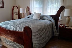 Alojamiento - Ferndale BluffHouse --  Farm House sleeps 9; 10 acre former dairy